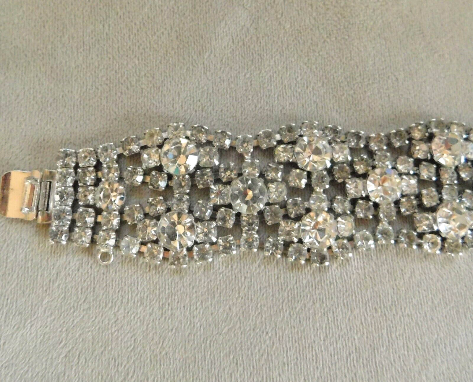 VINTAGE ART DECO LIGHT GRAY and CLEAR RHINESTONE CUFF BRACELET 7 1/4″ long