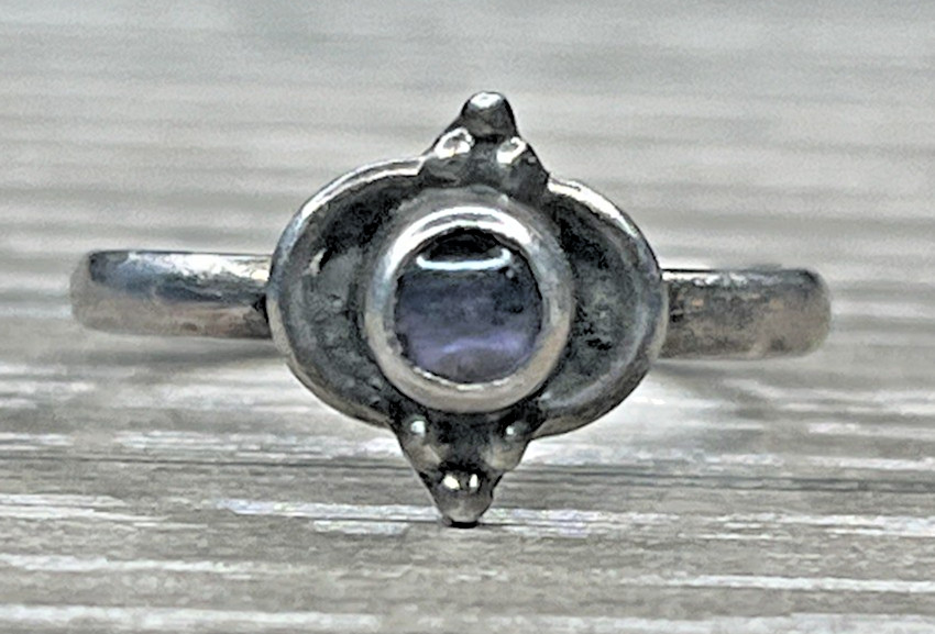 Vintage Sterling Silver 925 Purple Iolite Cabochon Ring Boho Ornate 1.8g SZ 4.5
