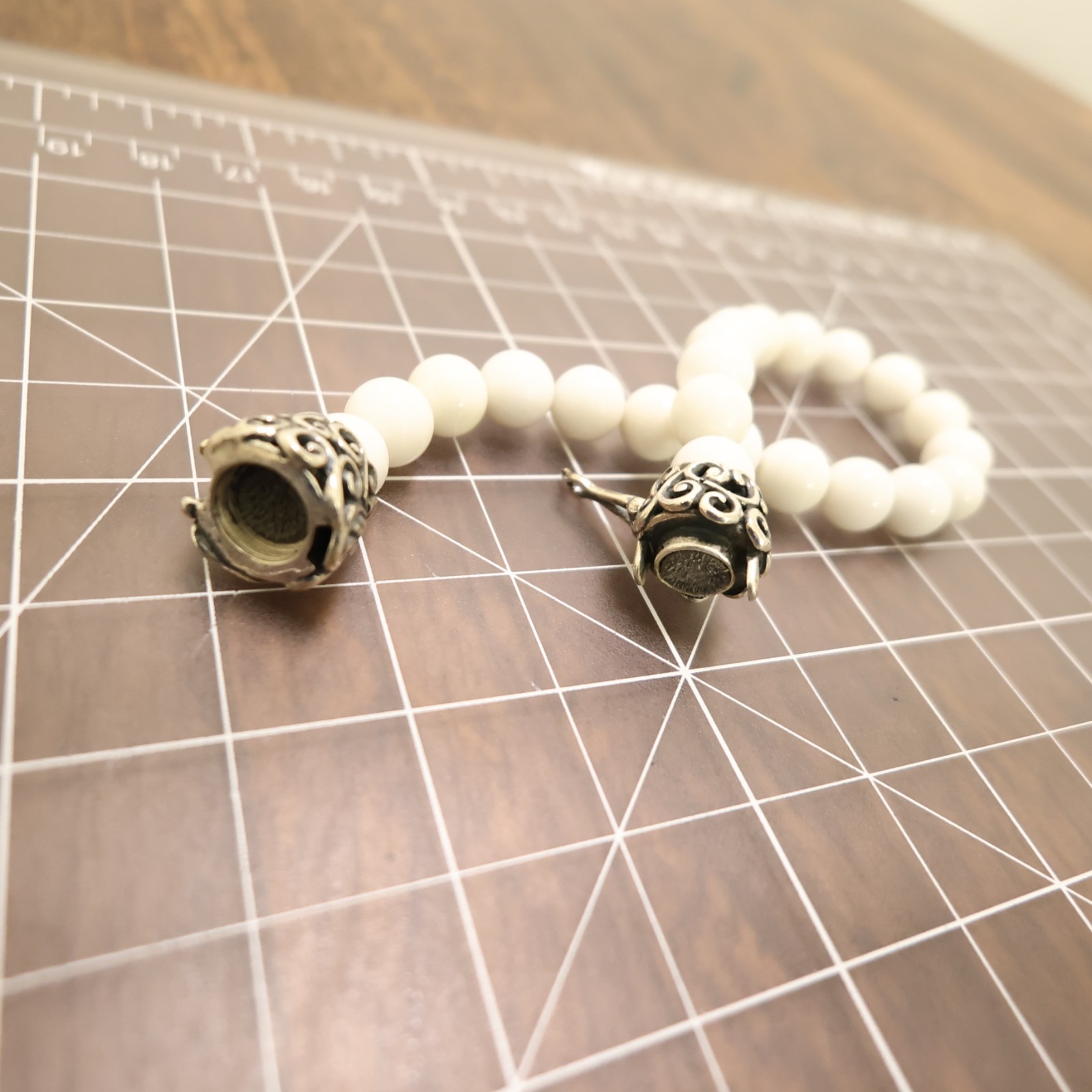 Carolyn Pollack bracelet Relios white agate beads silver magnetic clasp 6.75in