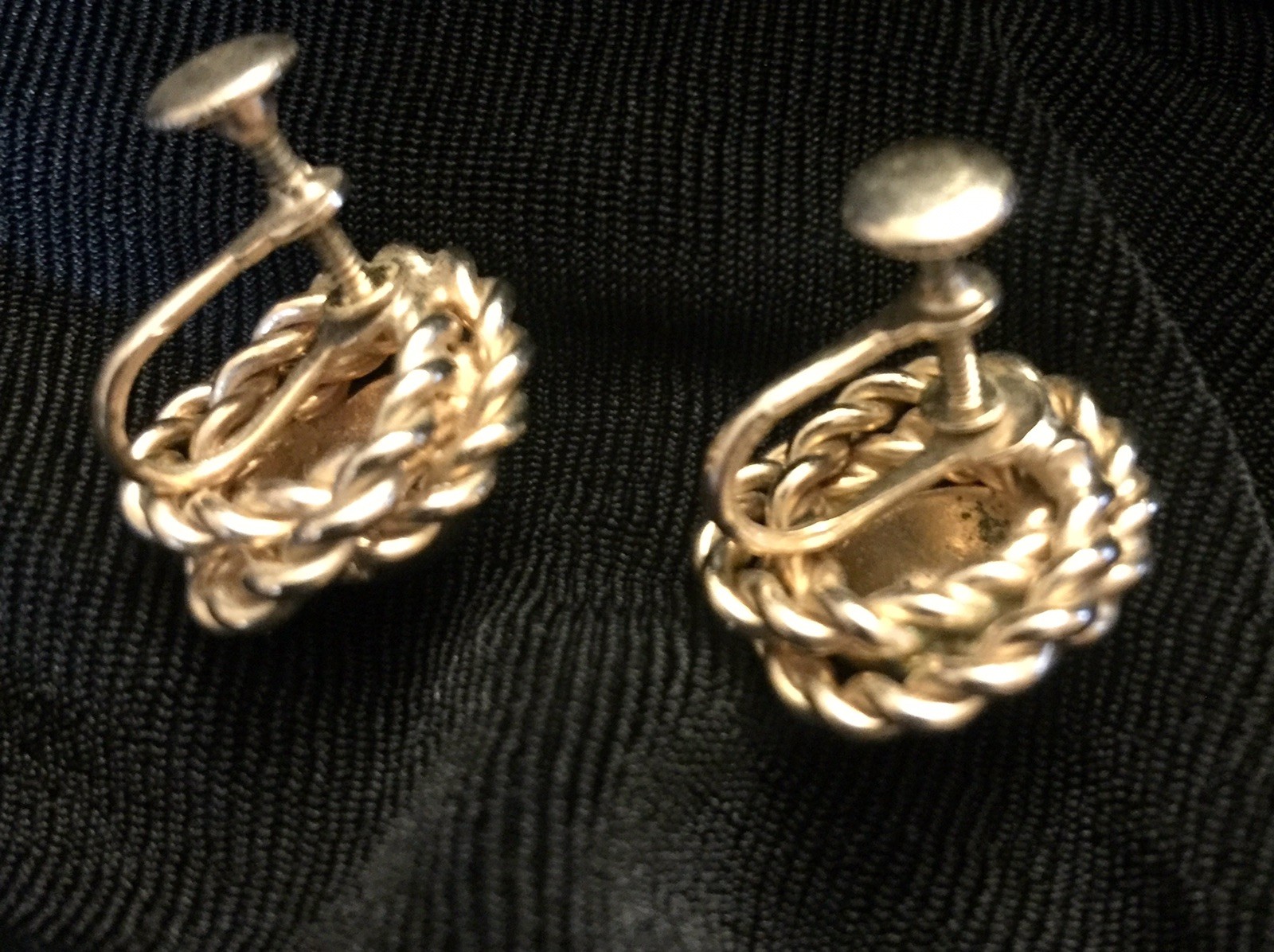 Vtg Twisted Rope Love Knot Screw Back Earrings Gold Tone Round GUC