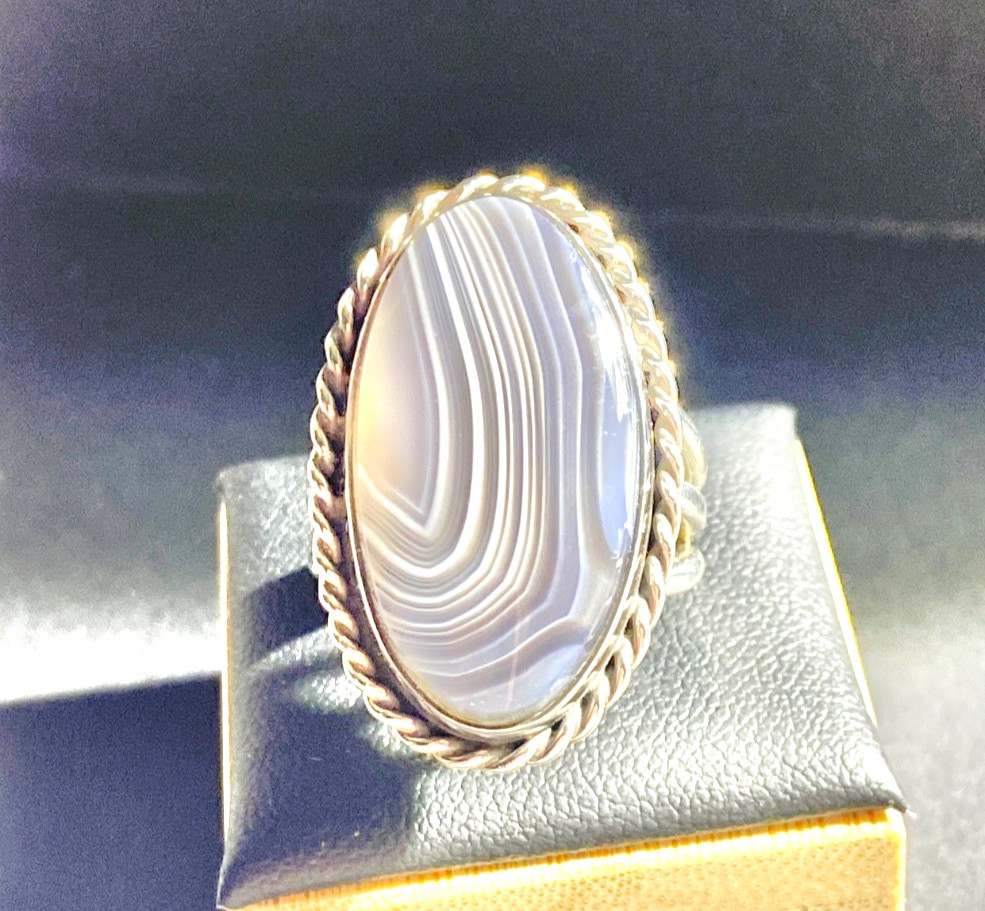 Vintage Sterling 19×27 mm Gray Blue and White Banded Agate Ring Size 7 3/4