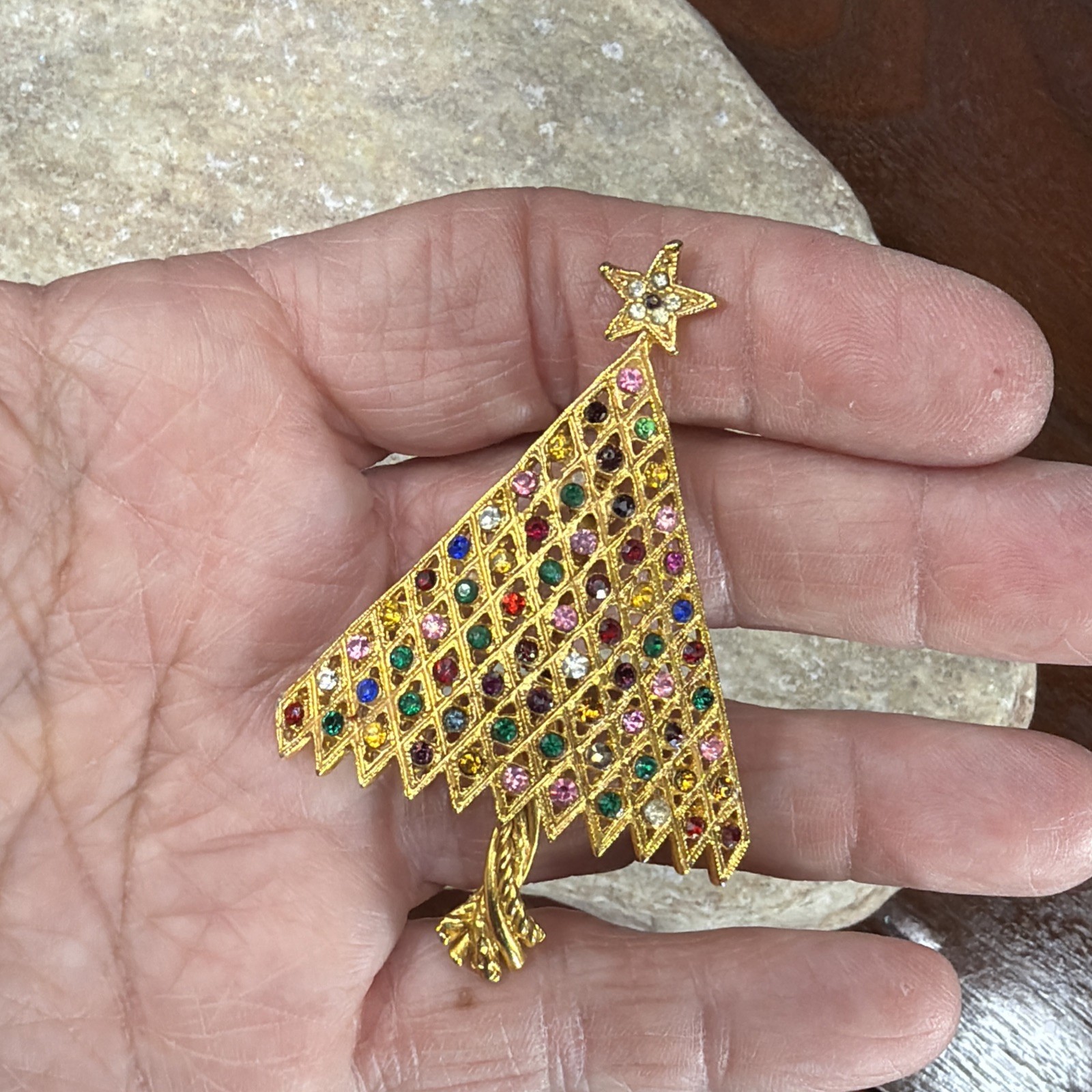 Vintage Green Red Gold tone Rhinestone Christmas Tree Brooch Pin multi color