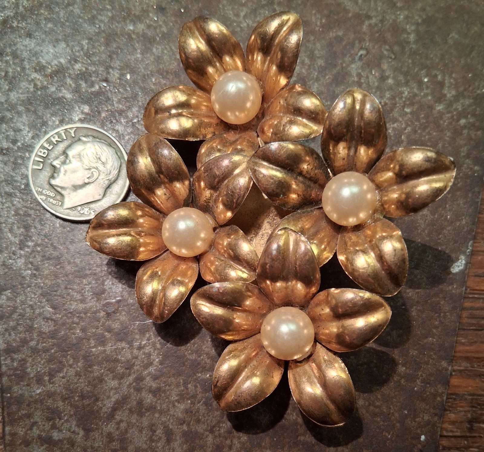 Vtg Gold tone 4 Flower Bouquet Faux Pearl Brooch 2.75″ 3D Posy Floral Pin Large