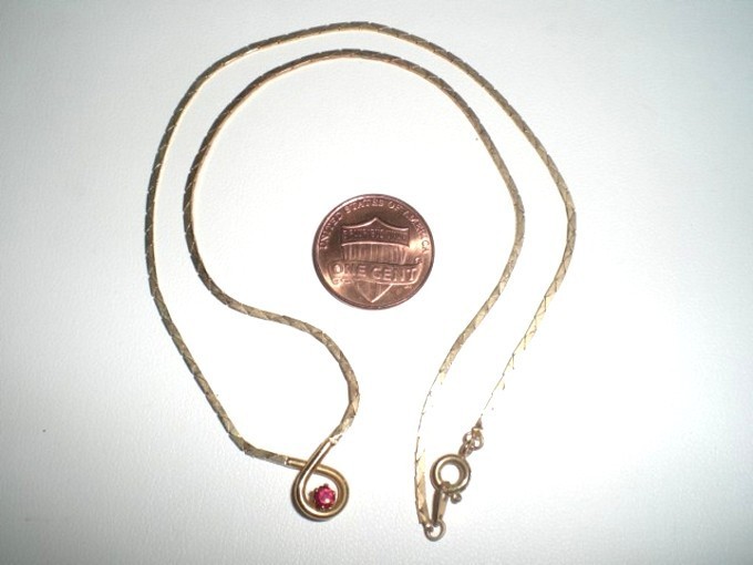 RETRO RED JEWEL GLASS RHINESTONE LOVE KNOT PENDANT 16″ GOLD CHAIN NECKLACE R564