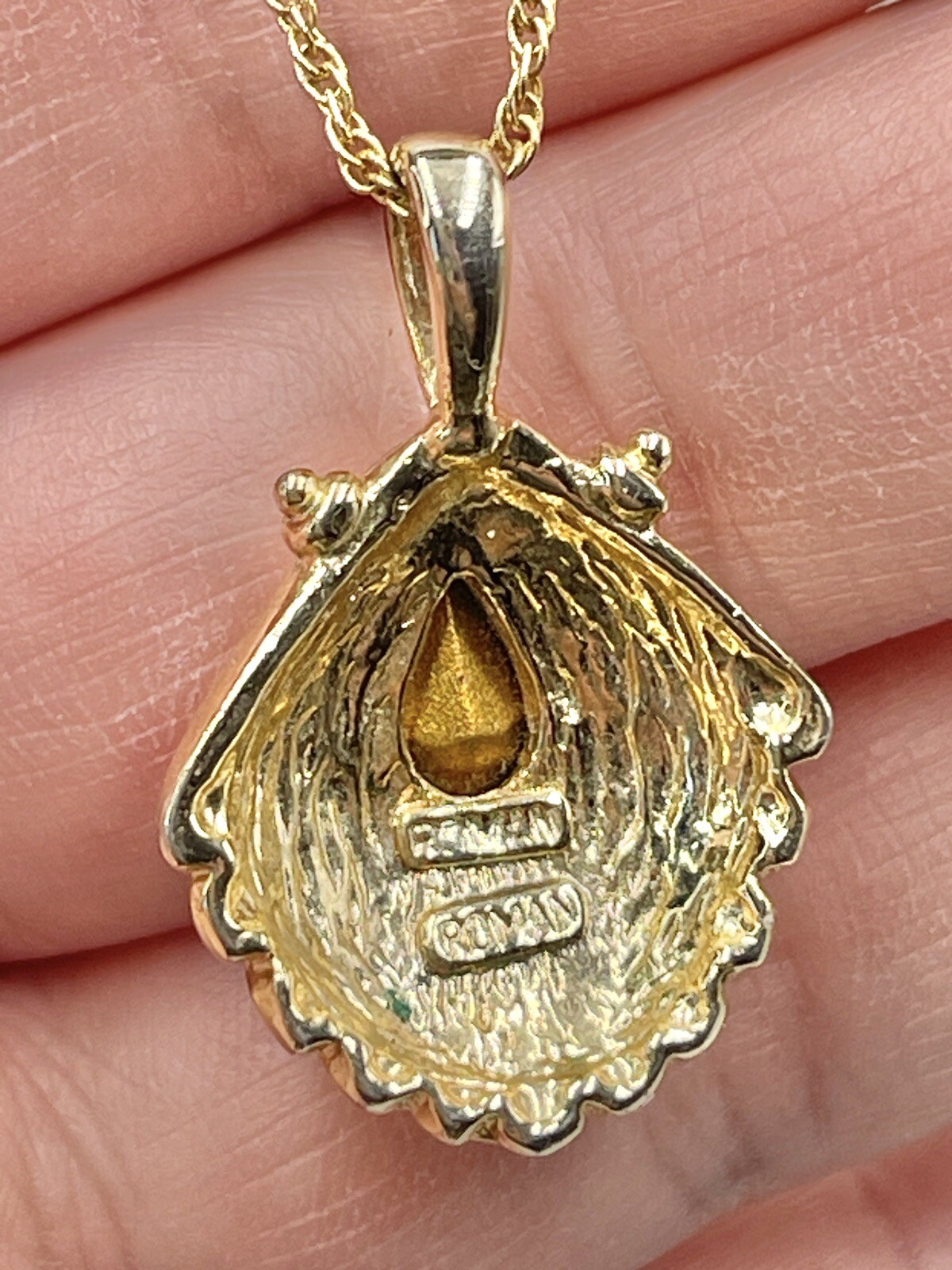 Vintage Roman Brand Necklace Gold Tone Shell Shaped Pendant Blue Glass Stone