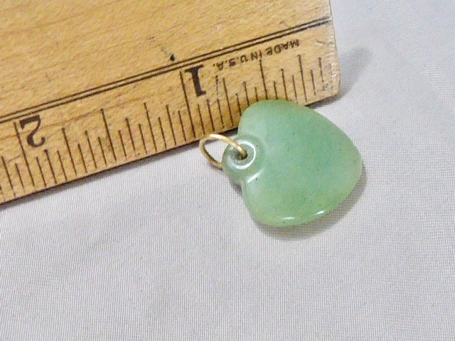 VINTAGE 14K YELLOW GOLD BAIL MINED CARVED HEART JADE PENDANT NATURAL JADE