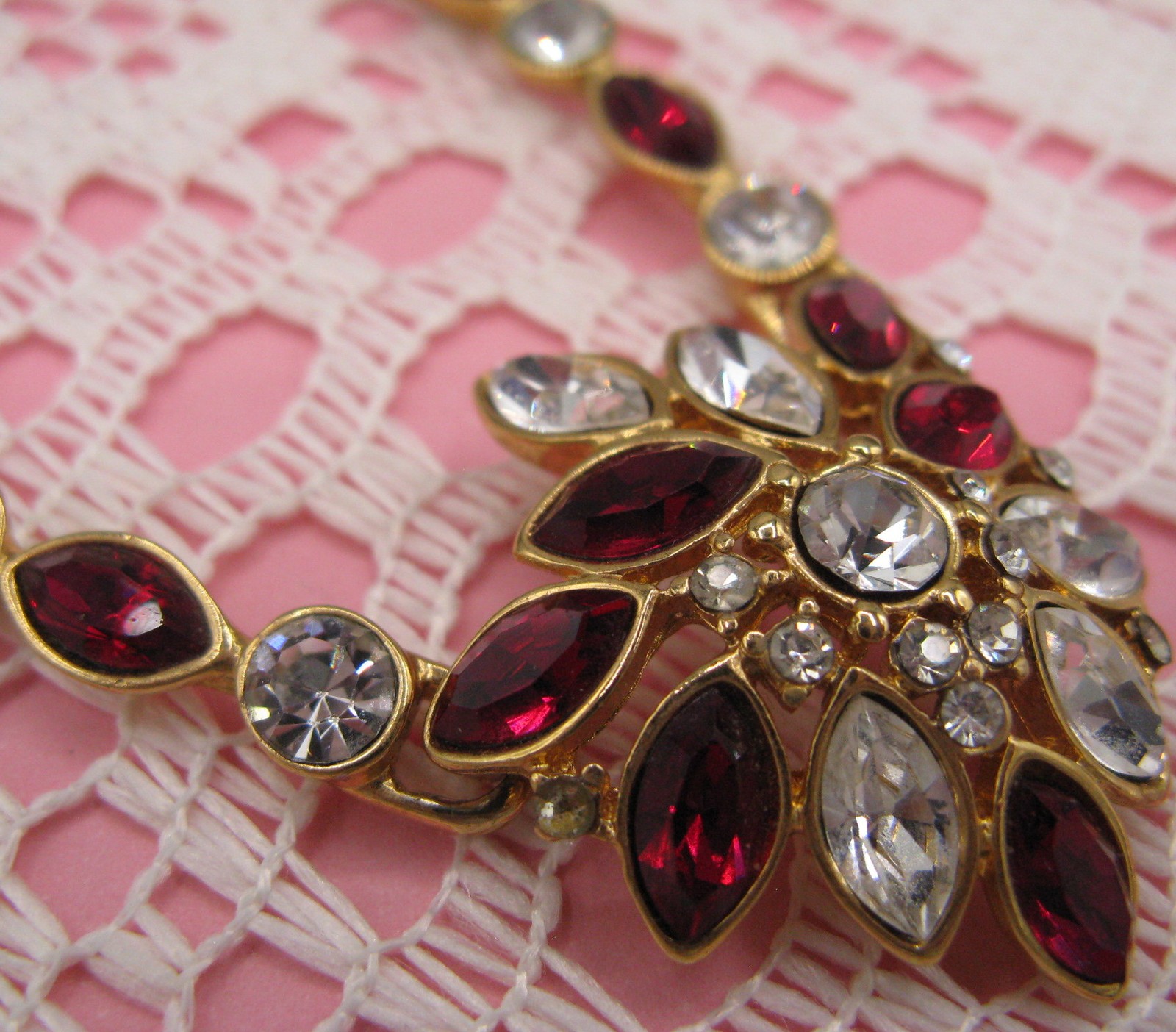 MONET Necklace Vtg Rhinestone Fuchsia Red And Clear Gold-Tone Flower 15″ – 17″