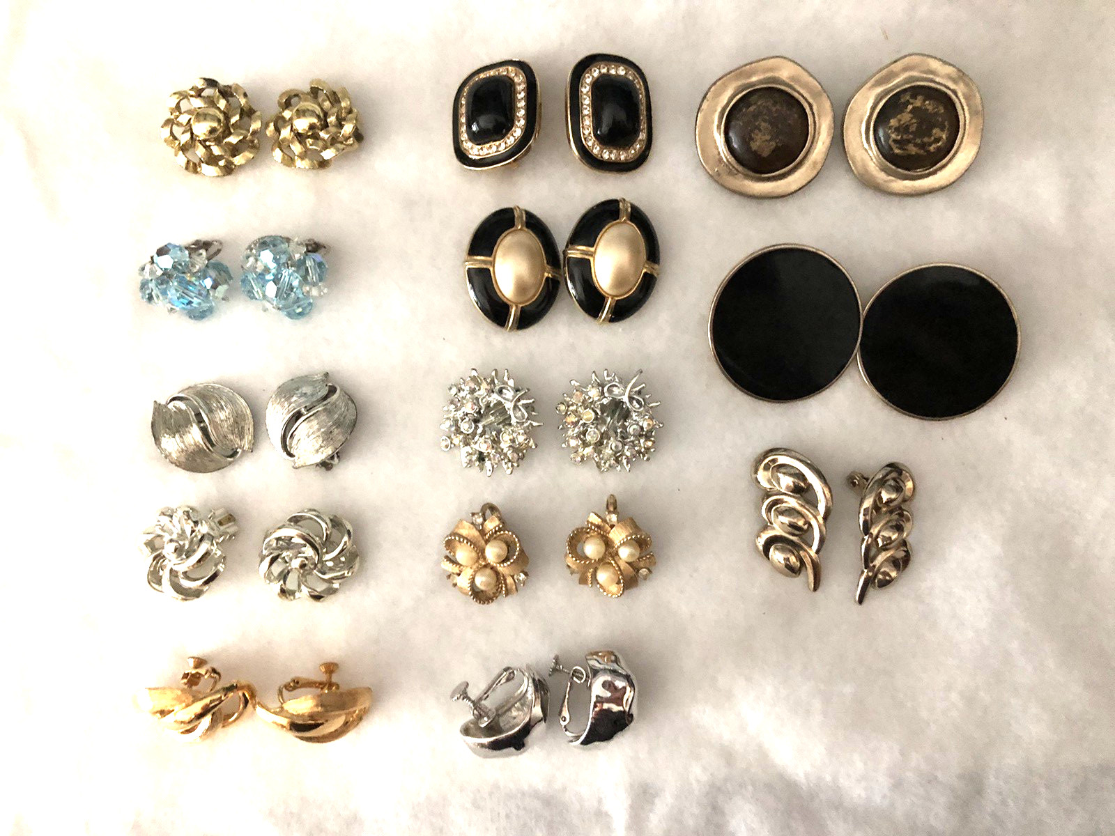 LOT OF 13 PAIRS VTG. SIGNED EARRINGS CAROLEE MONET DODD TRIFARI AND MORE