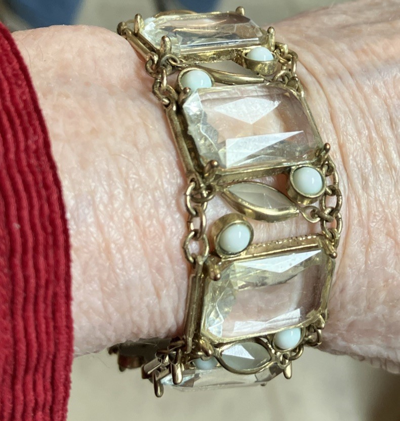 Vntge “Rock Crystal” Lucite/Acrylic Bracelet Rectangle Clear Faceted Panels 7.5”