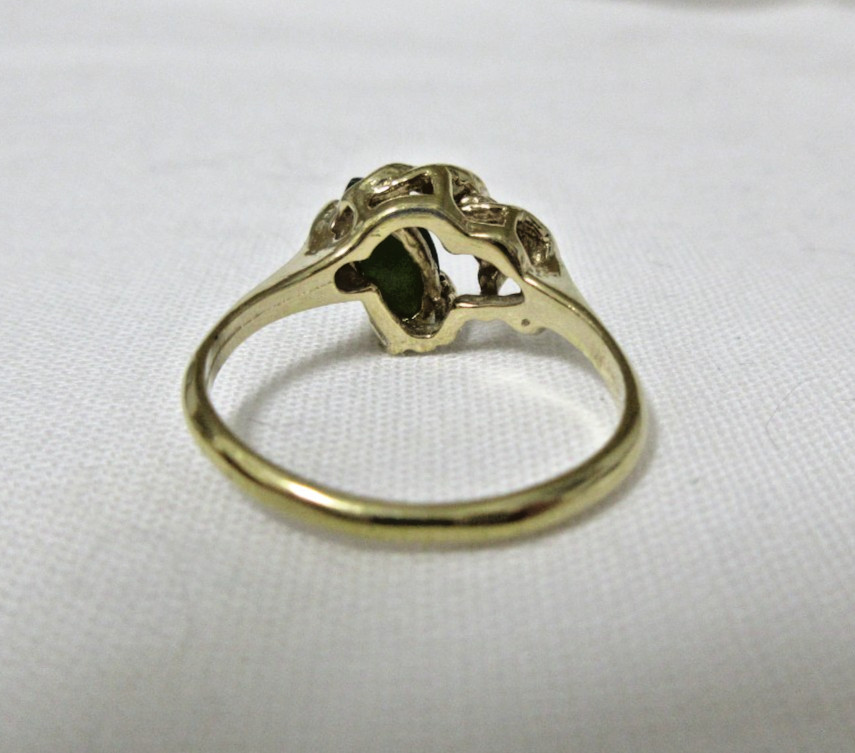 Vintage 18k HGE Jade and Cubic Zirconia Ring Size 6 3/4