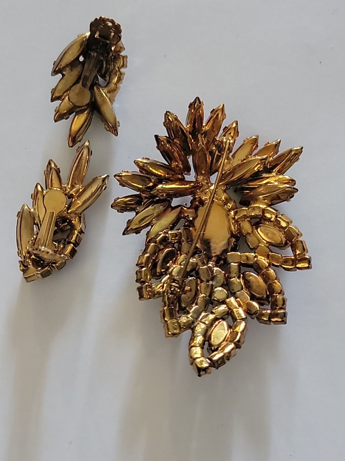 Vintage Green Dark Amber Rhinestones Brooch Clip Earring Gold Tone Set -Read