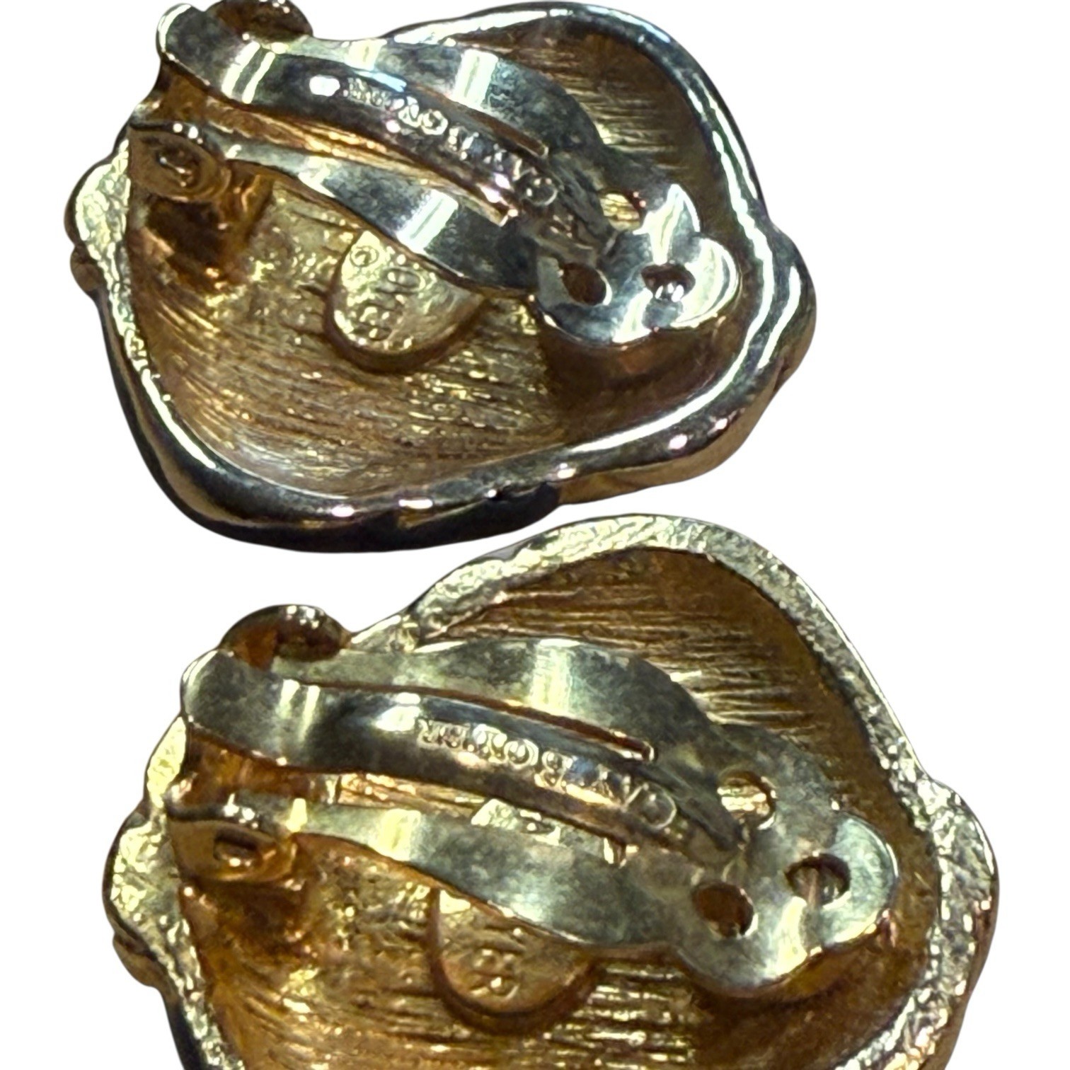 GAY BOYER Gold Tone & Navy Clip On Earrings Enamel Cream Navy 90s Fashion Retro