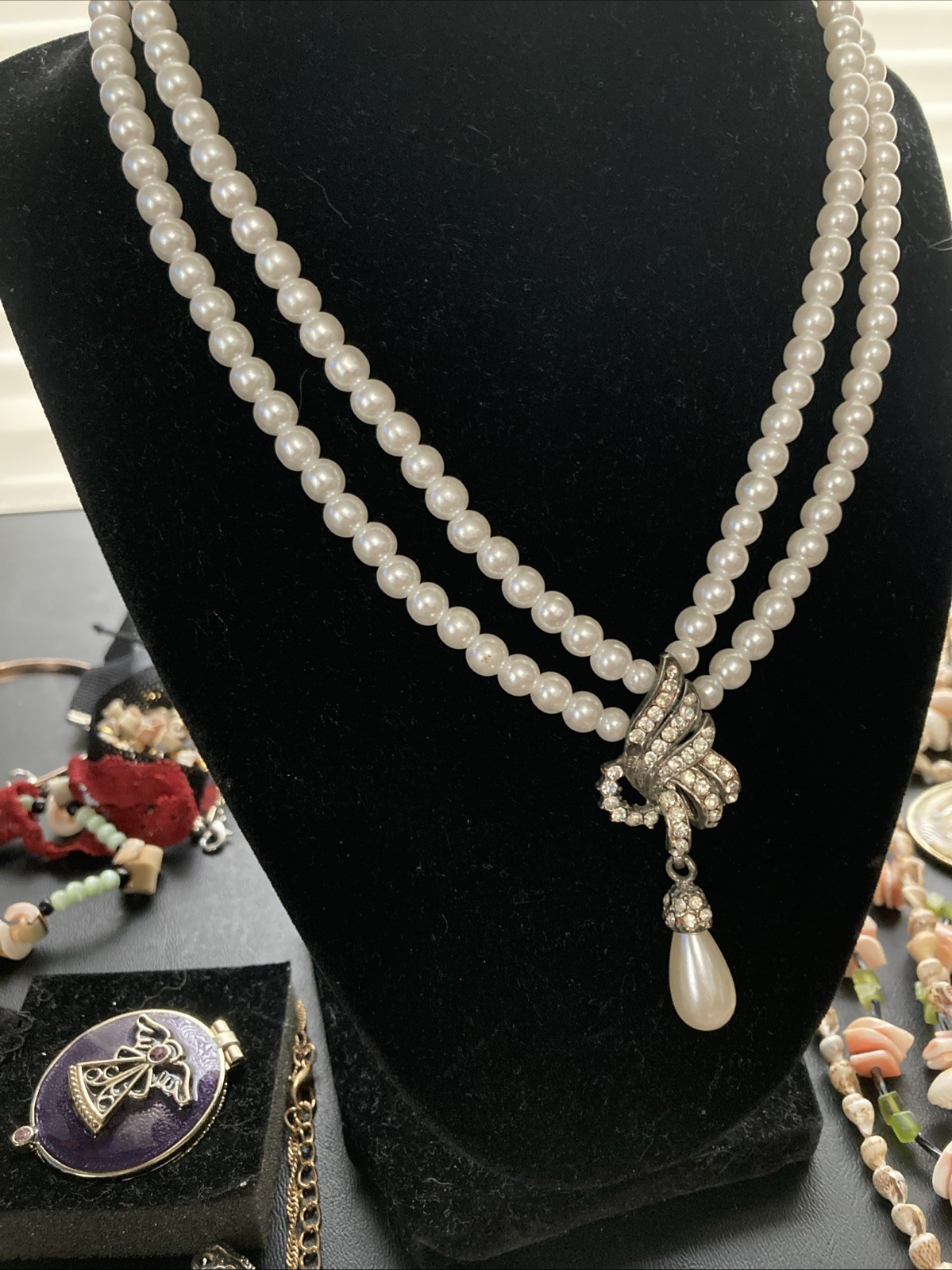 Women’s pearl beaded necklace Jewelry