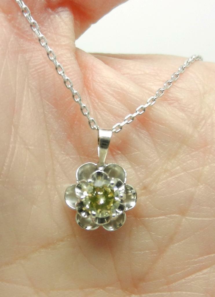 Vintage 14K White Gold 0.40 Ct Very Light Yellow Diamond Buttercup Pendant