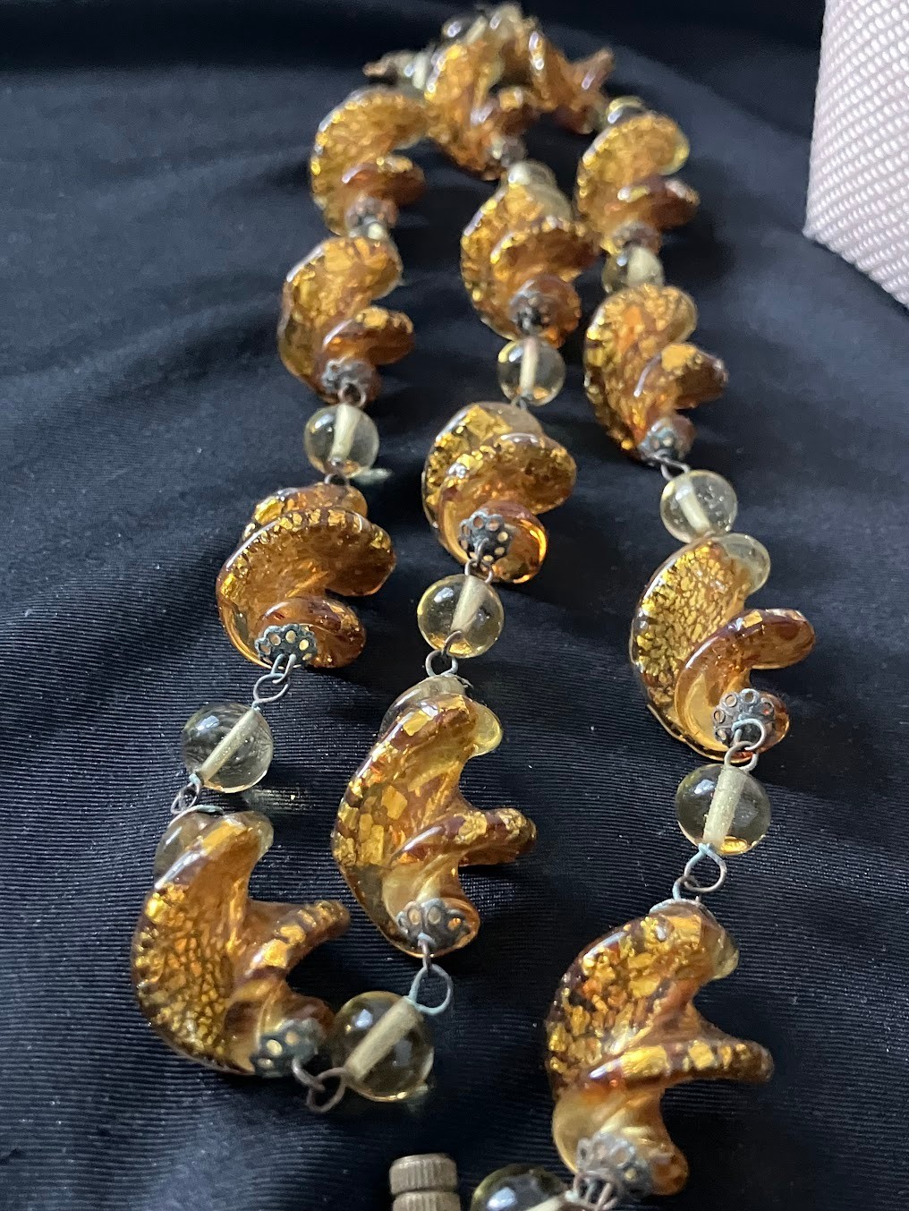 Vintage Art Glass Beaded Necklace Twist Gold Foil Station Chain 28″ READ