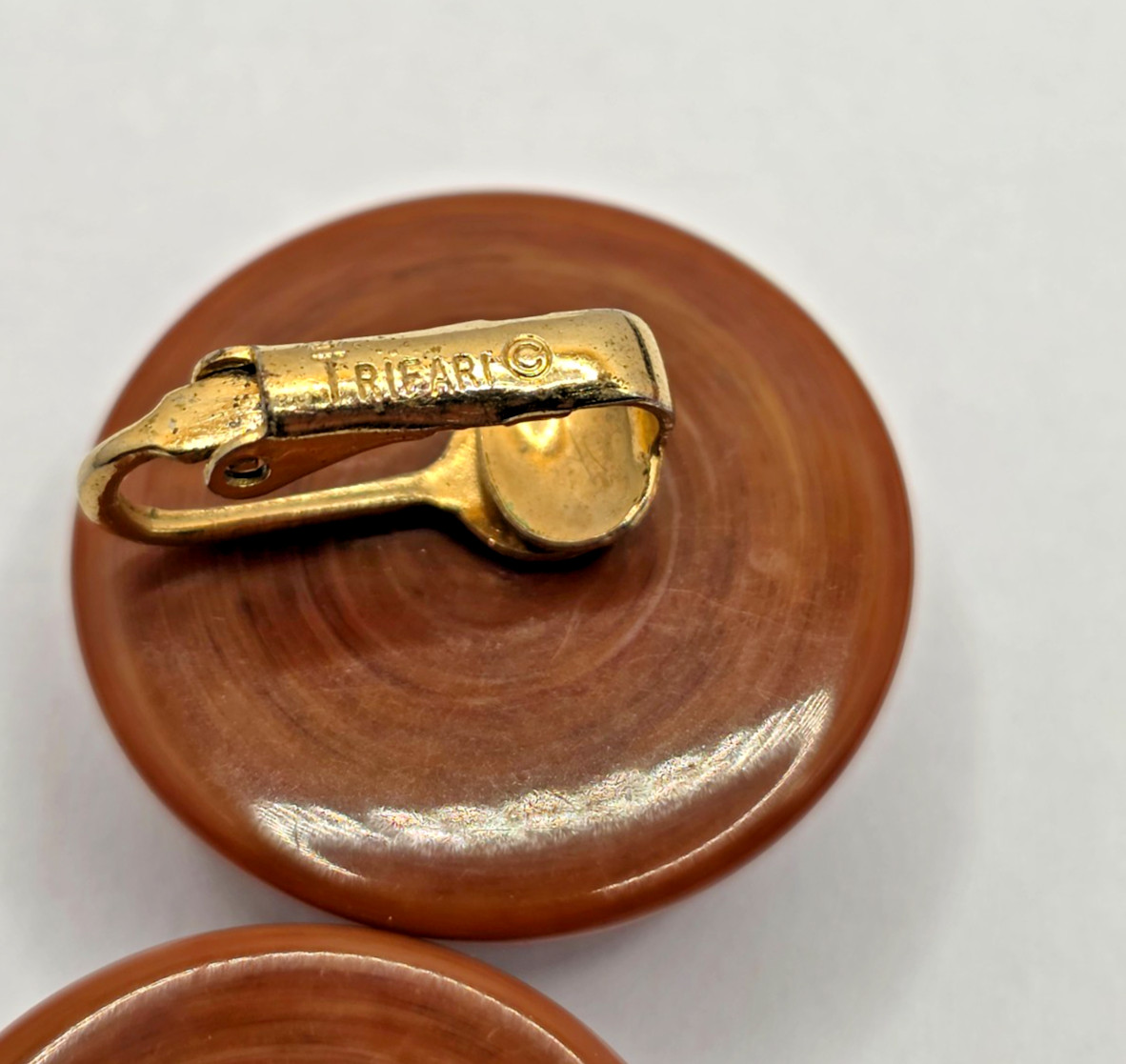 Vintage Crown Trifari Lucite Brown Wood Grain and Gold Tone Clip Earrings