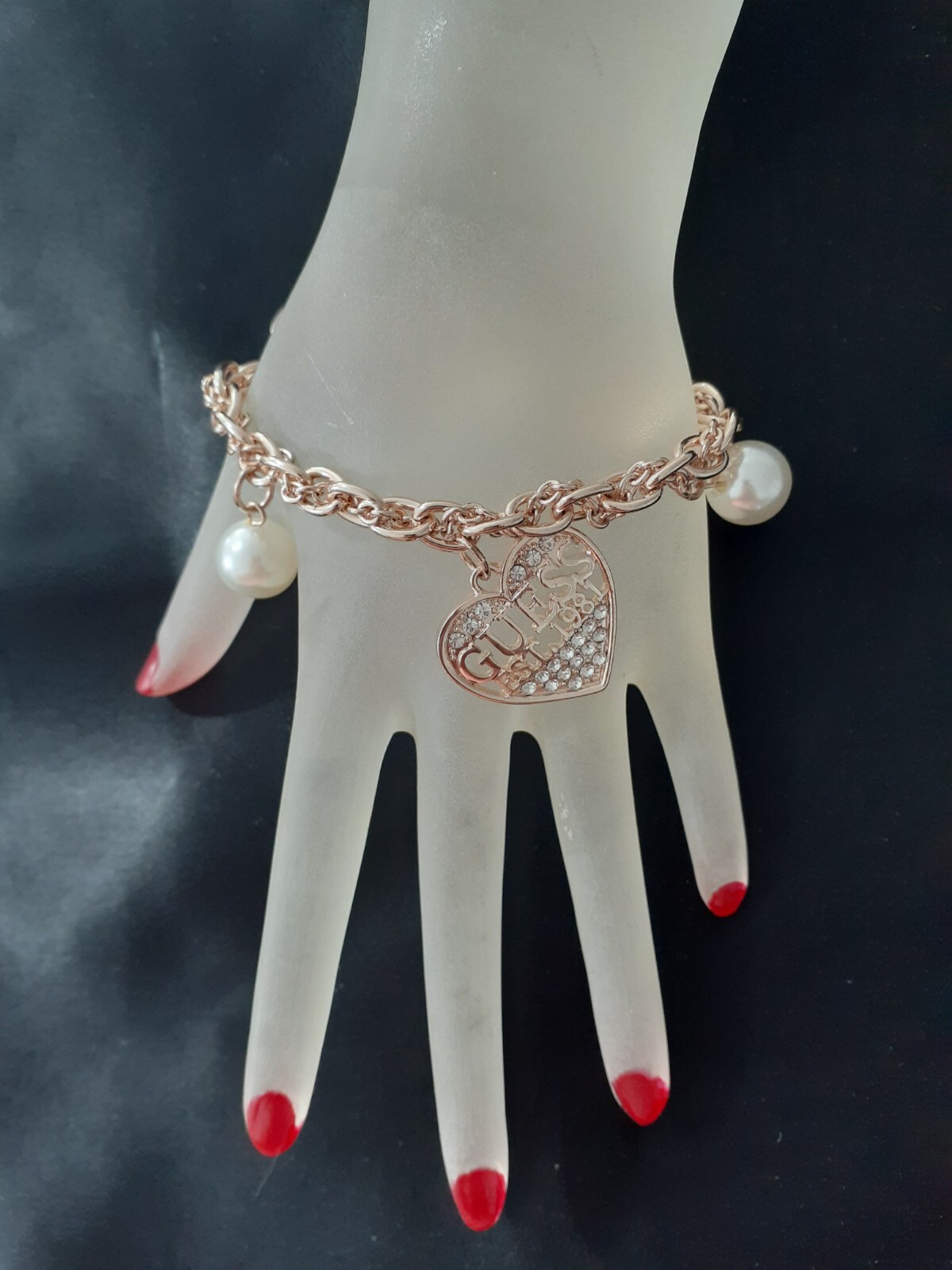 Guess girl bracelet very light pink. 2 pearls 3 hearts 8″ metal chain NWOT.