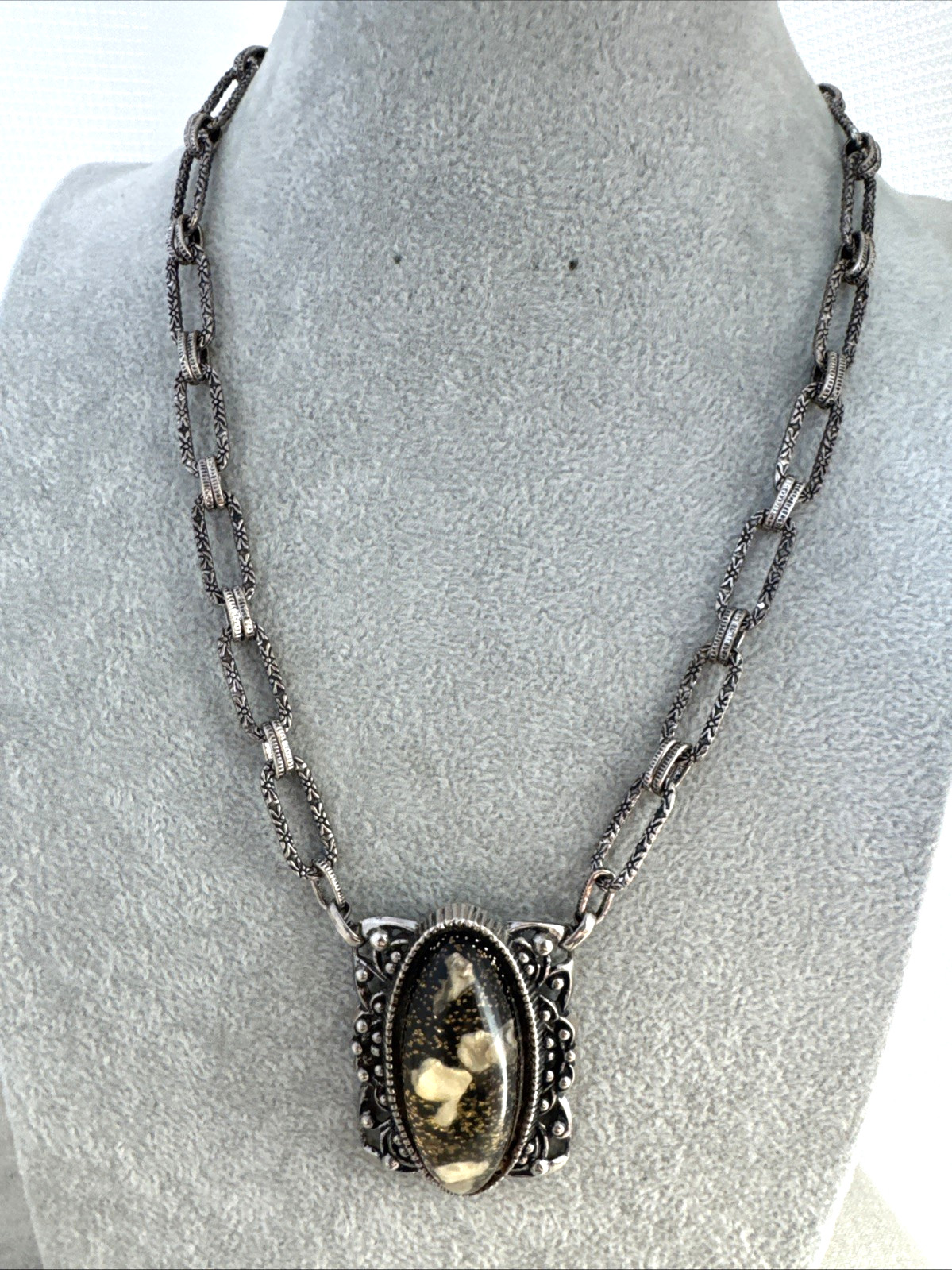 Brutalist Modernist Romantic goth 1960s glitter confetti lucite Necklace Jewelry