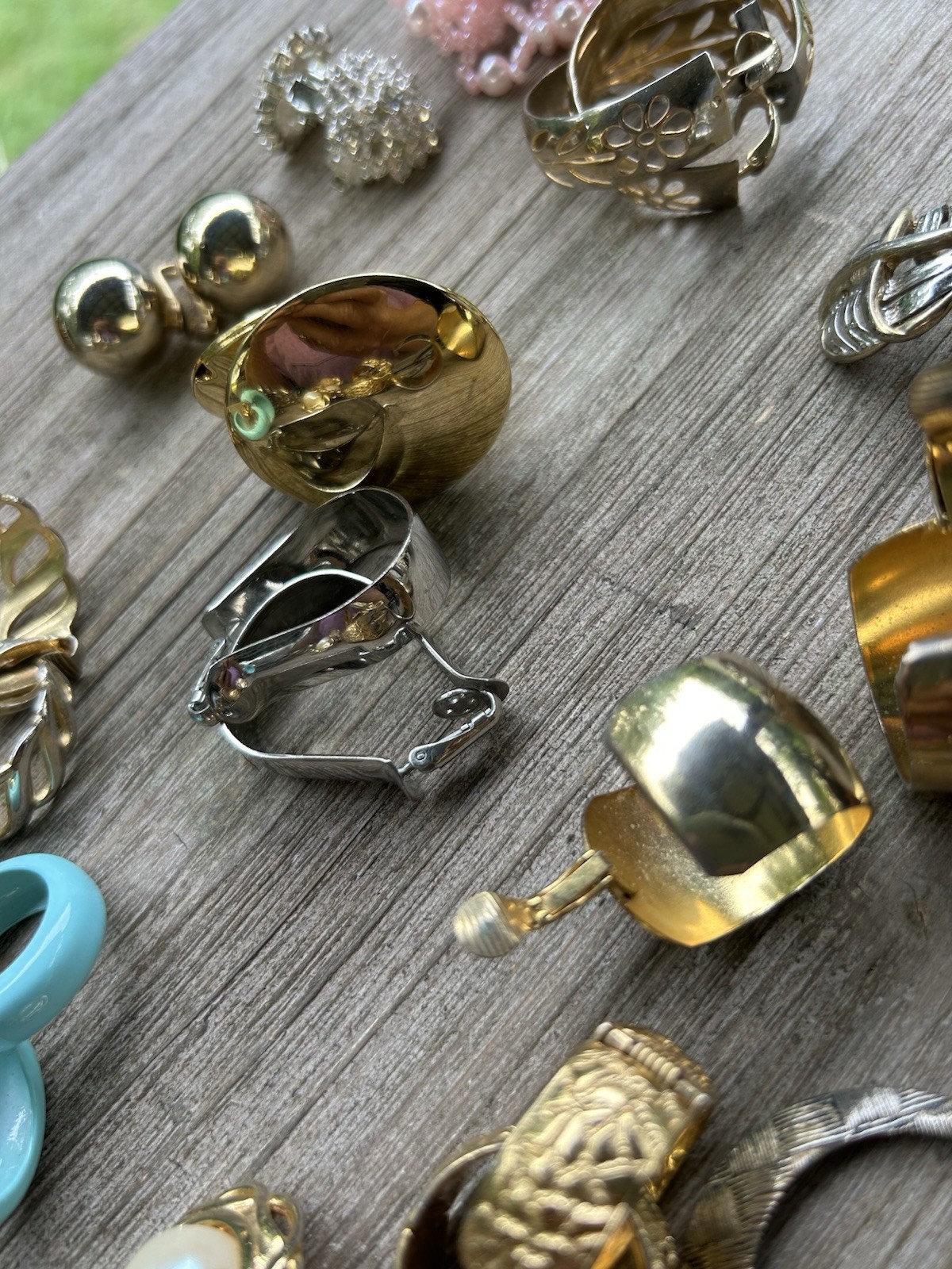 24 Pair Of Vintage Clip-on jewelry Earrings. Stylish 60s-80s Some Name Brands