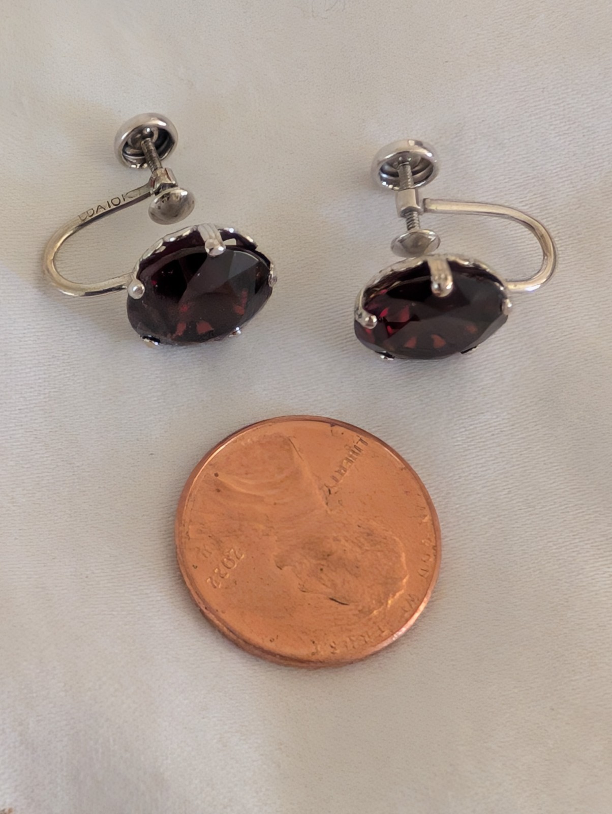 Vintage Large BDA 10 k gold screw back Mozambique garnet earrings