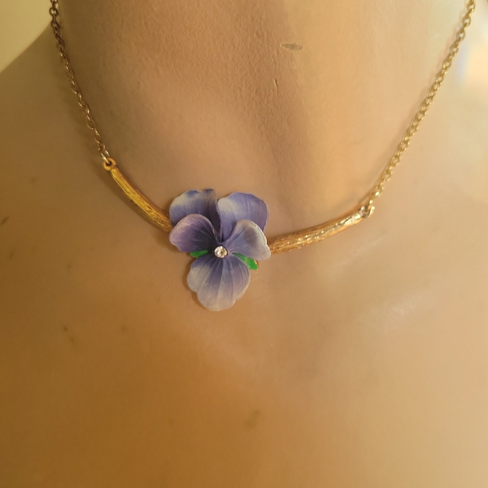 Vintage 90s Purple Enamel Pansy Flower Gold Tone Necklace 16L Cottagecore 90s