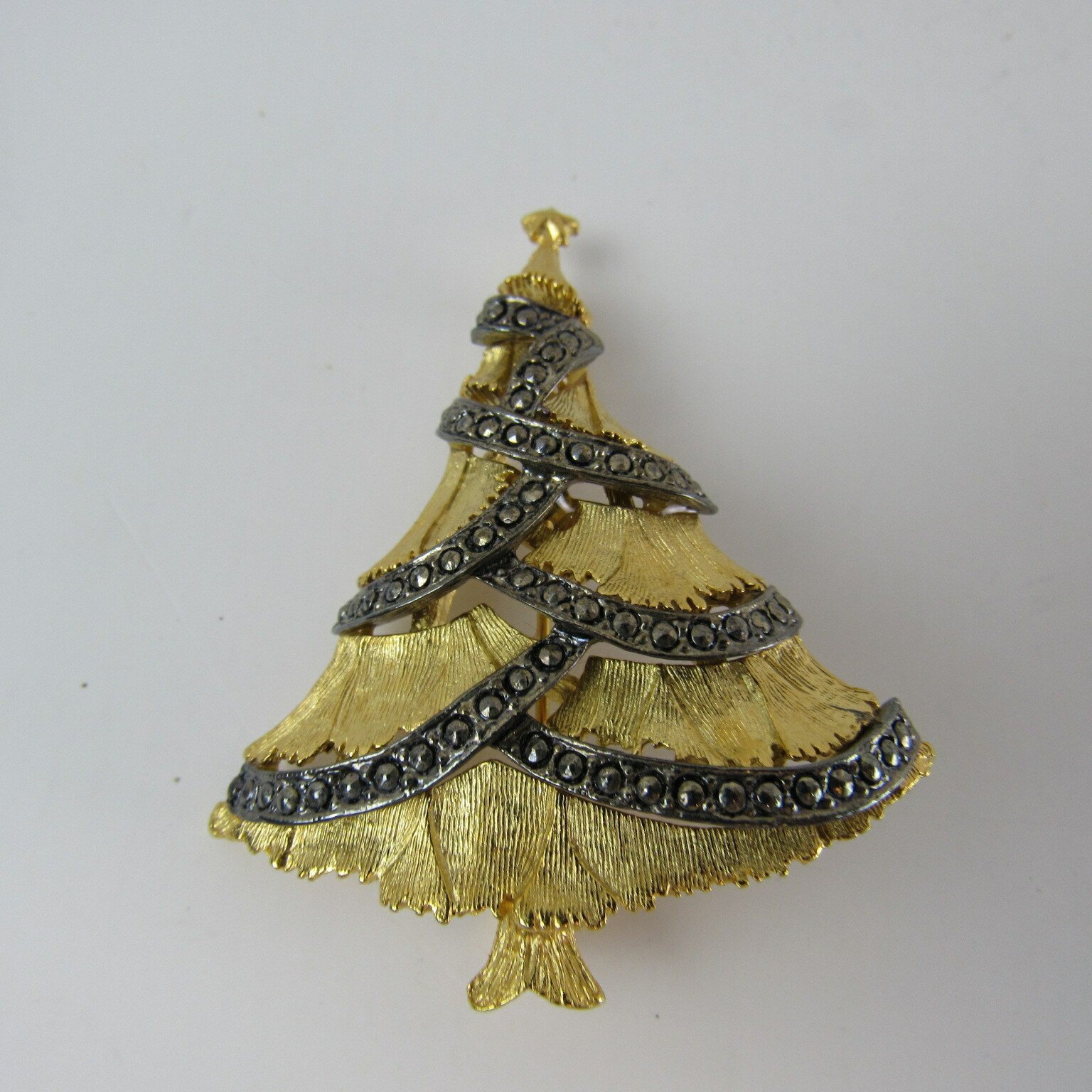 Vintage Christmas Tree Brooch Unsigned Beauty Collectible Jewelry Gift Keepsake