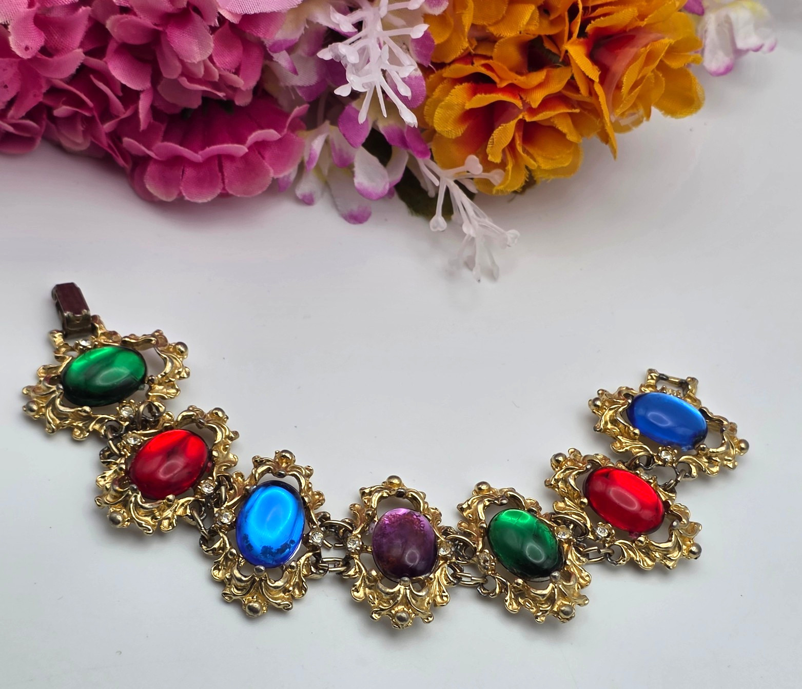 Vintage Victorian Revival Lucite Cabochon Bracelet Gold Tone Rhinestone 7.5″