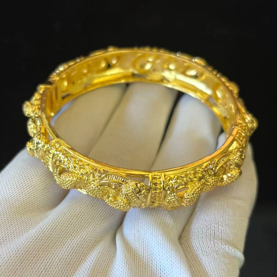 VTG Relief Floral Bangle Bracelet Openable Gold-plated (NOT SURE), 7.4 inch
