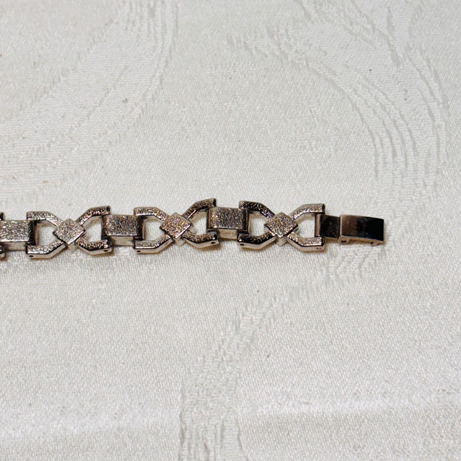 BRACELET black enamel faux gem silvertone metal fold over clasp vintage 6 3/4″ c