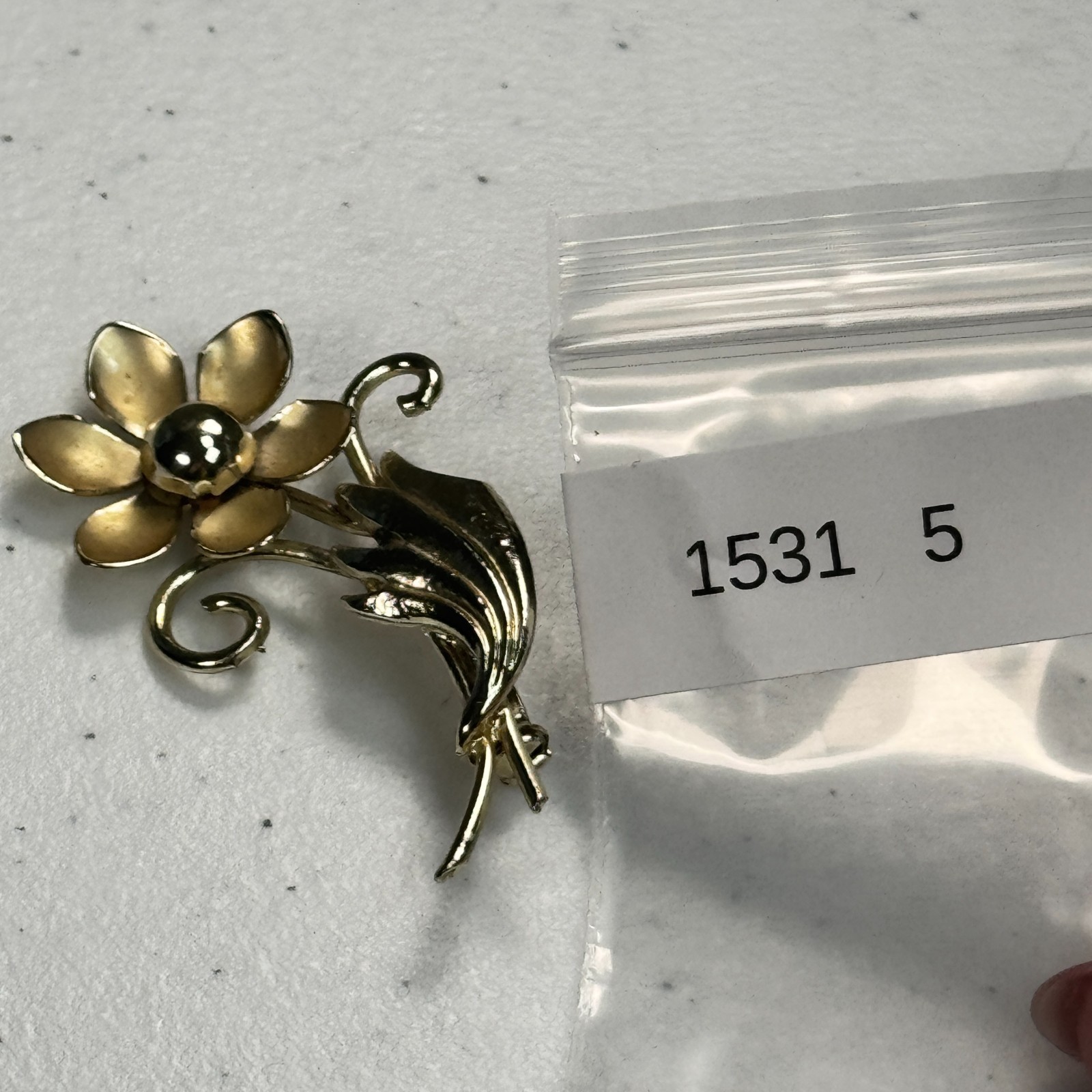 Vintage Brooch Gold Tone Flower Floral Bloom Stem Scroll Leaf Nature Garden Pin