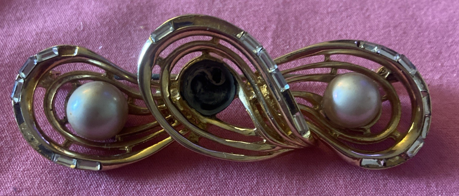 Coro craft Gold-tone 3 Pearl Baguette Stone Swirl Brooch 3in 22.5g For Repair