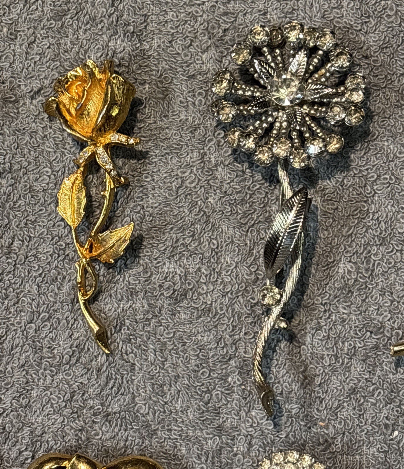 Vintage Brooch Lot Of 21 Brands Are Avon And Unbranded Sizes Range From 1 To 4in
