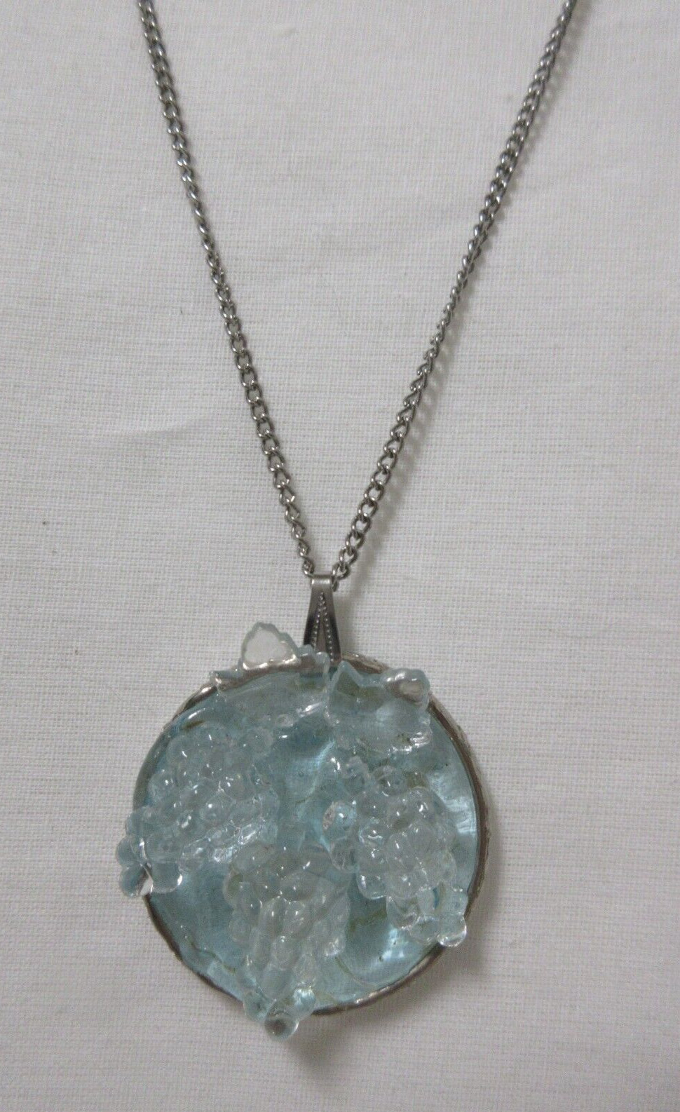 Vintage Silver Tone Tinted Molded Lucite Grape Clusters Pendant Necklace 21″