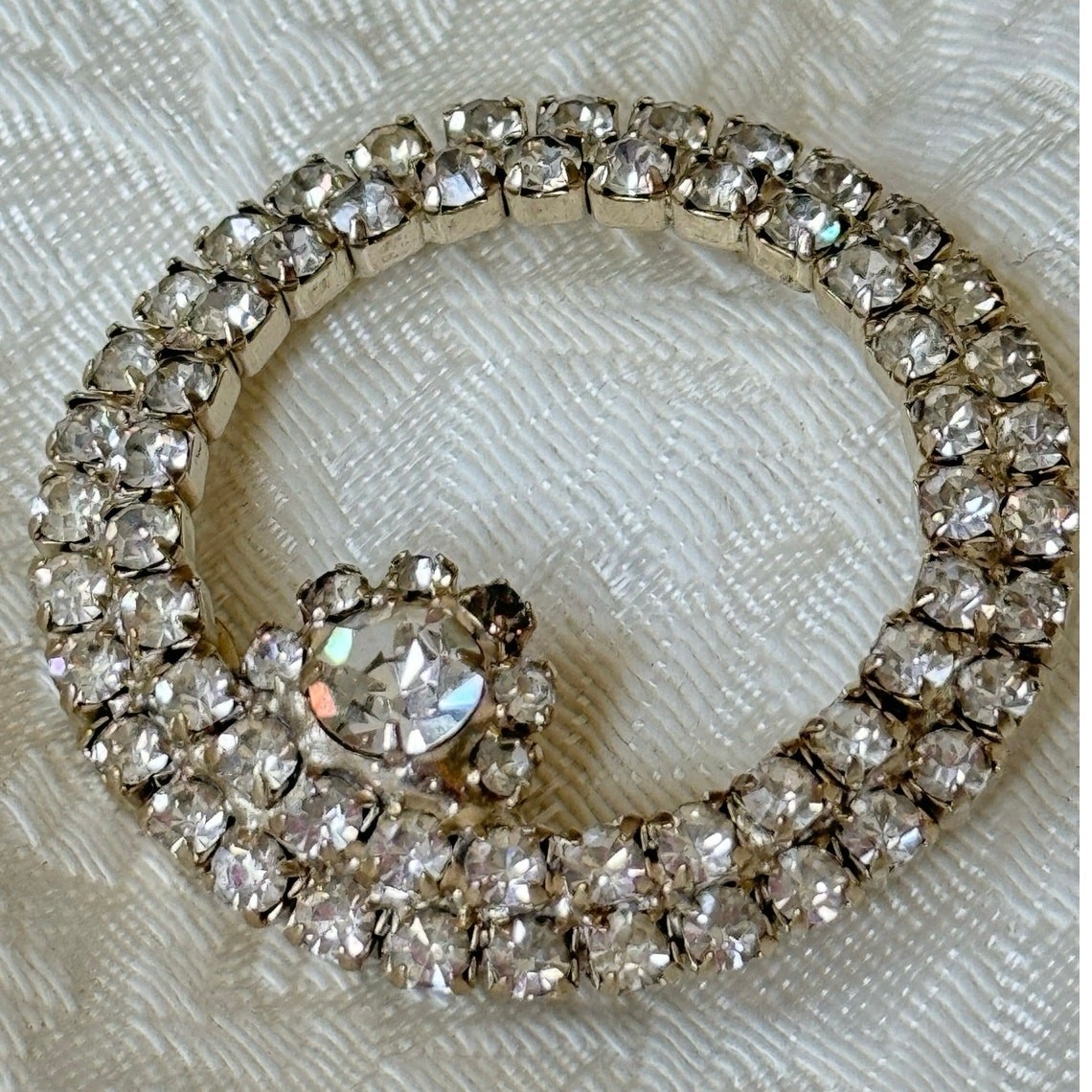 1940s White Crystal Rhinestone Pin Circle Brooch Rhodium Plated Shiny Antique