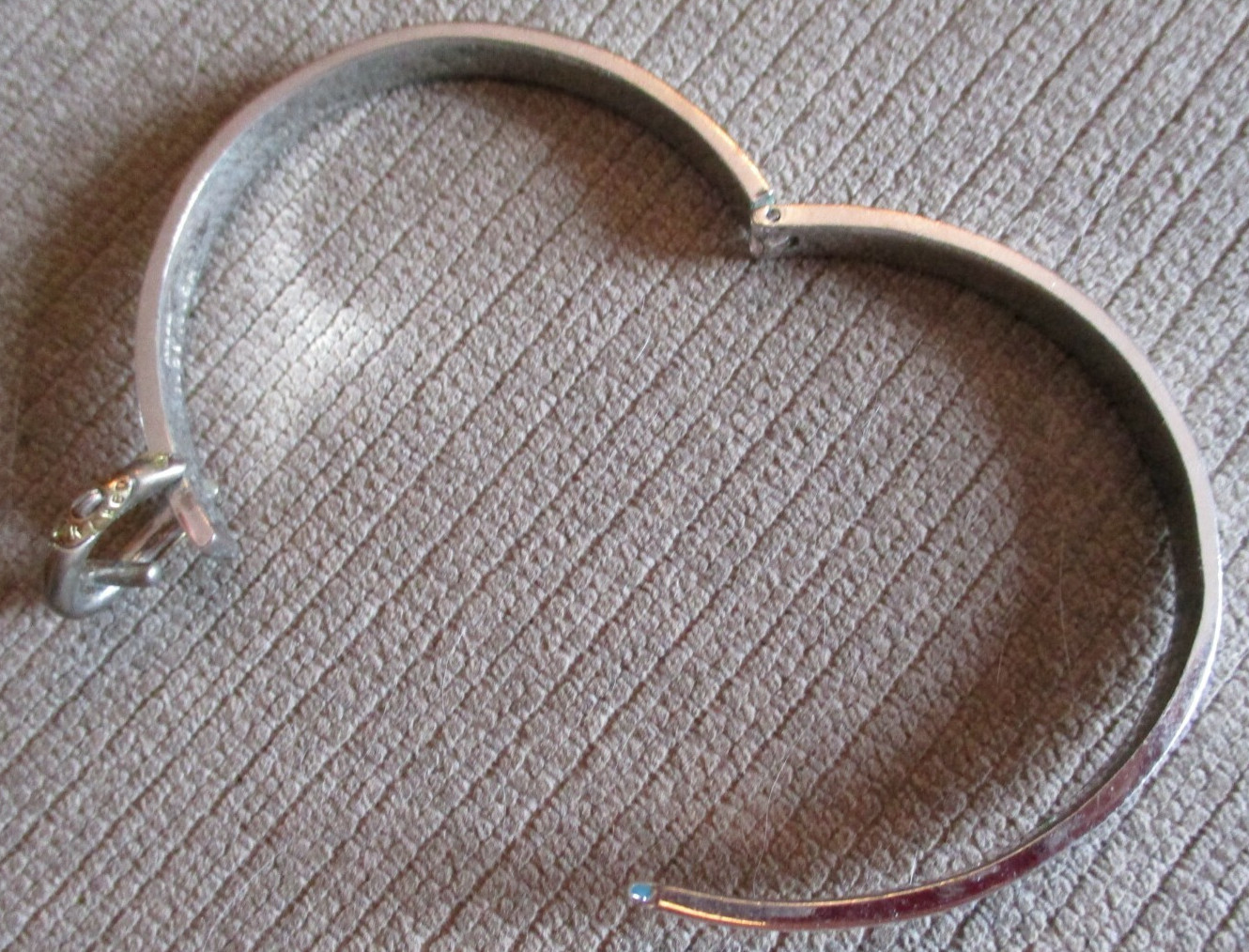 VTG. HENRI BENDEL SILVER TONE HINGED BUCKLE BRACELET