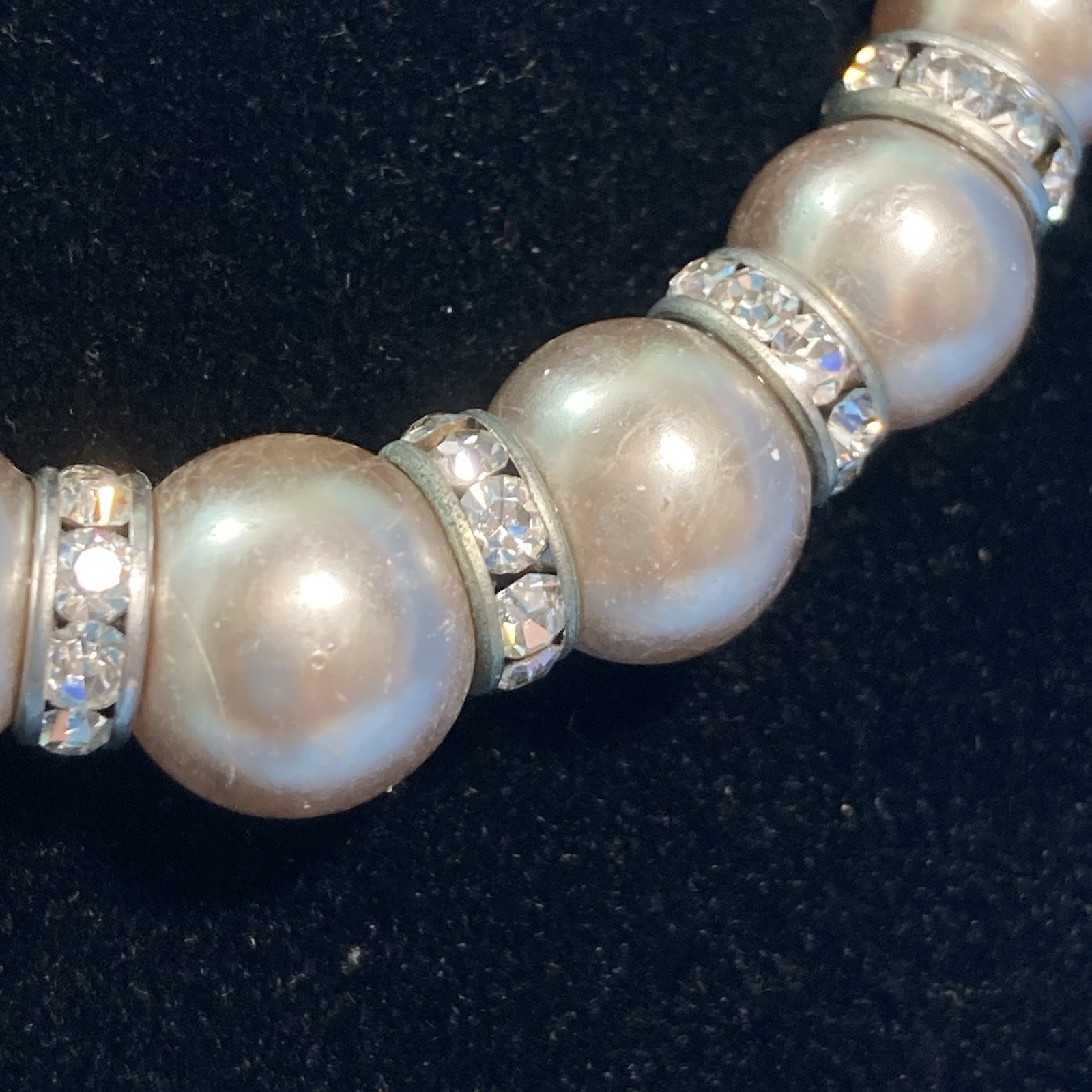 Vintage Faux Silver Tone Pearl and Rhinestone 14″ Necklace, Fish hook clasp, 31g