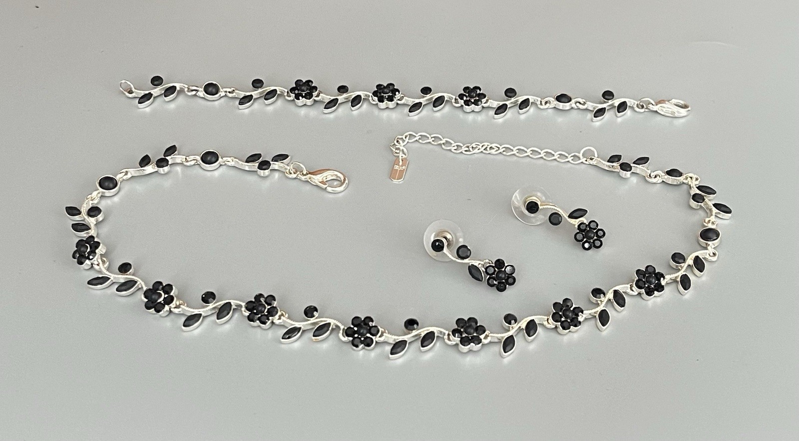VTG Silver Tone Black Rhinestone Floral Vine Necklace-Bracelet-Earring Set