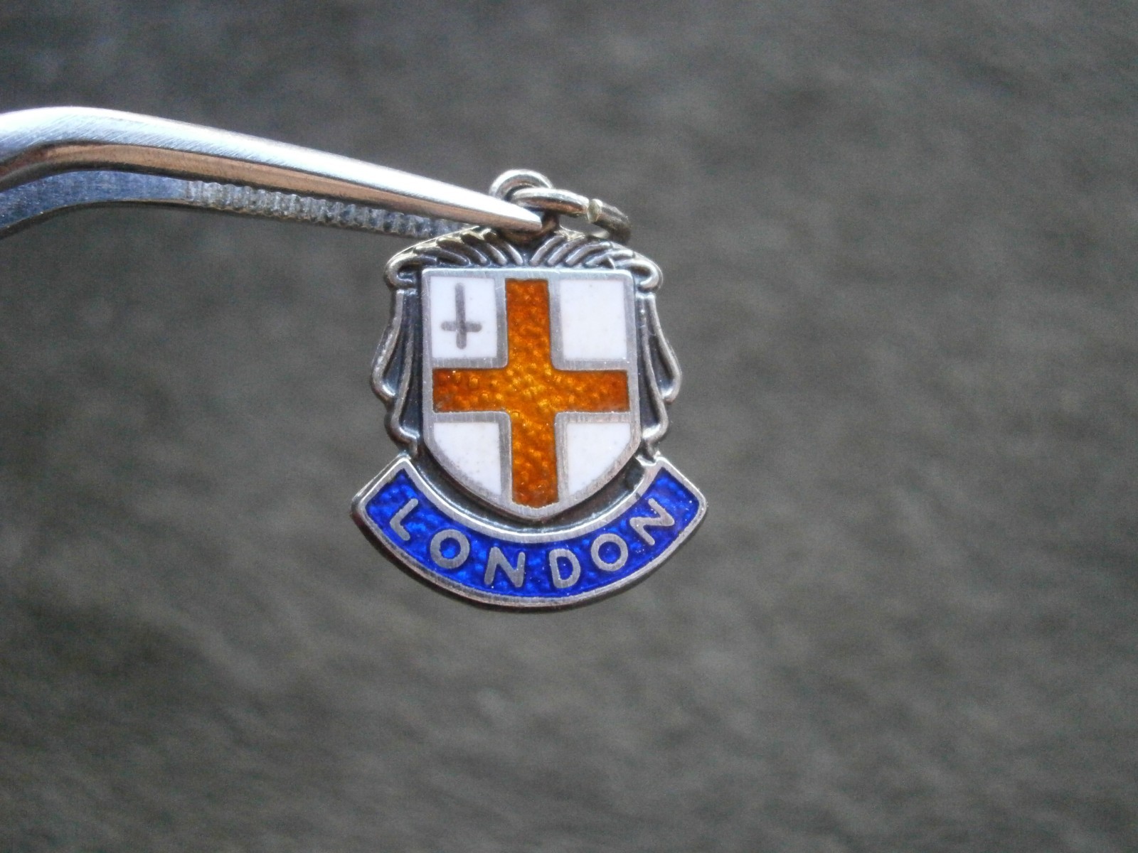 London England Vtg Sterling Silver Enamel Travel Bracelet Charm Shield 1.4g WBs