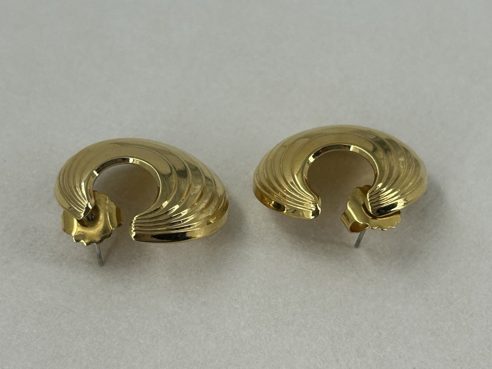 Vintage Polished Gold Tone Ribbed Wave Statement Earrings