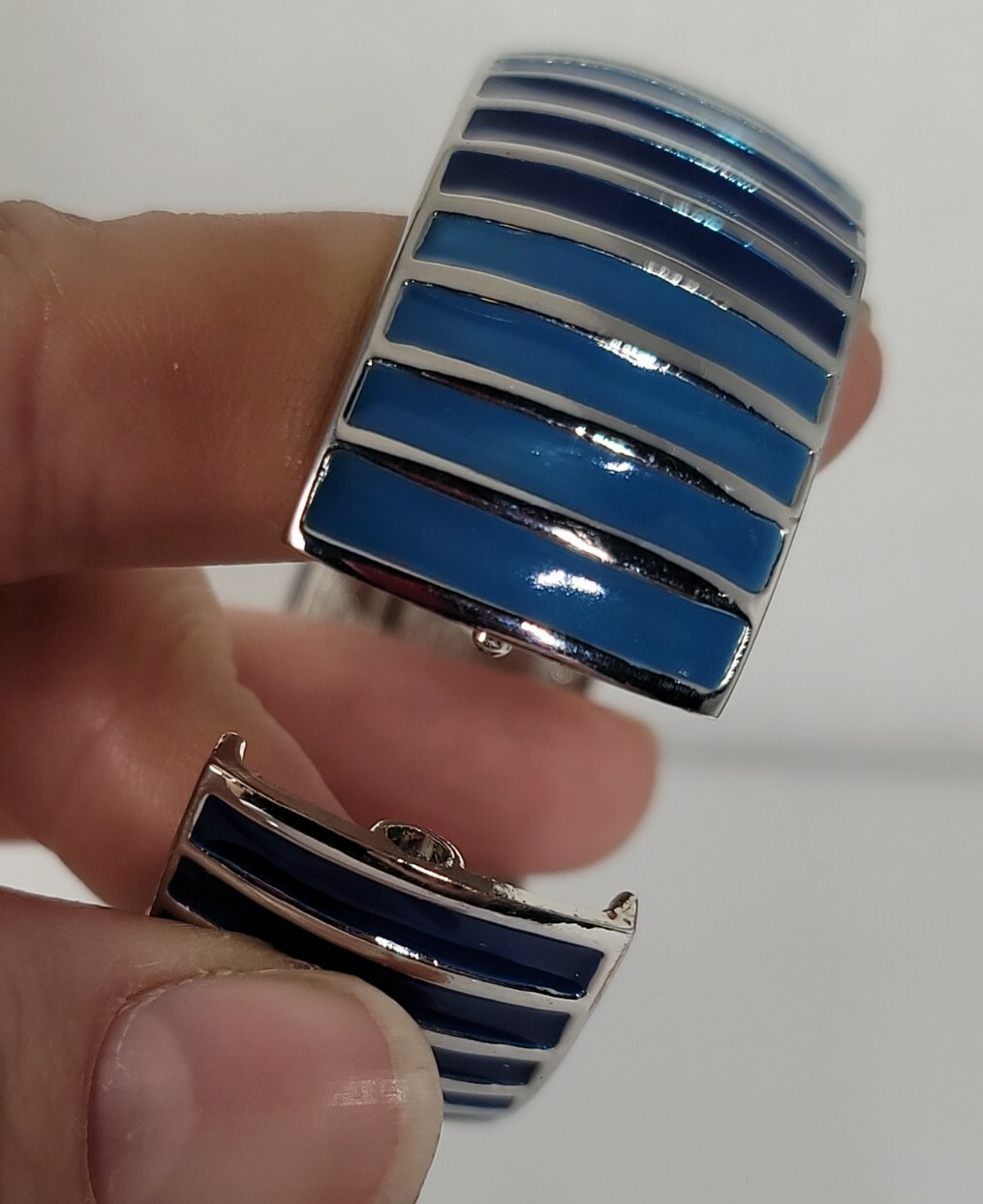 Vintage 6.5 ” Blue Tones Enamel On Silvertone Hinged Cuff Bracelet