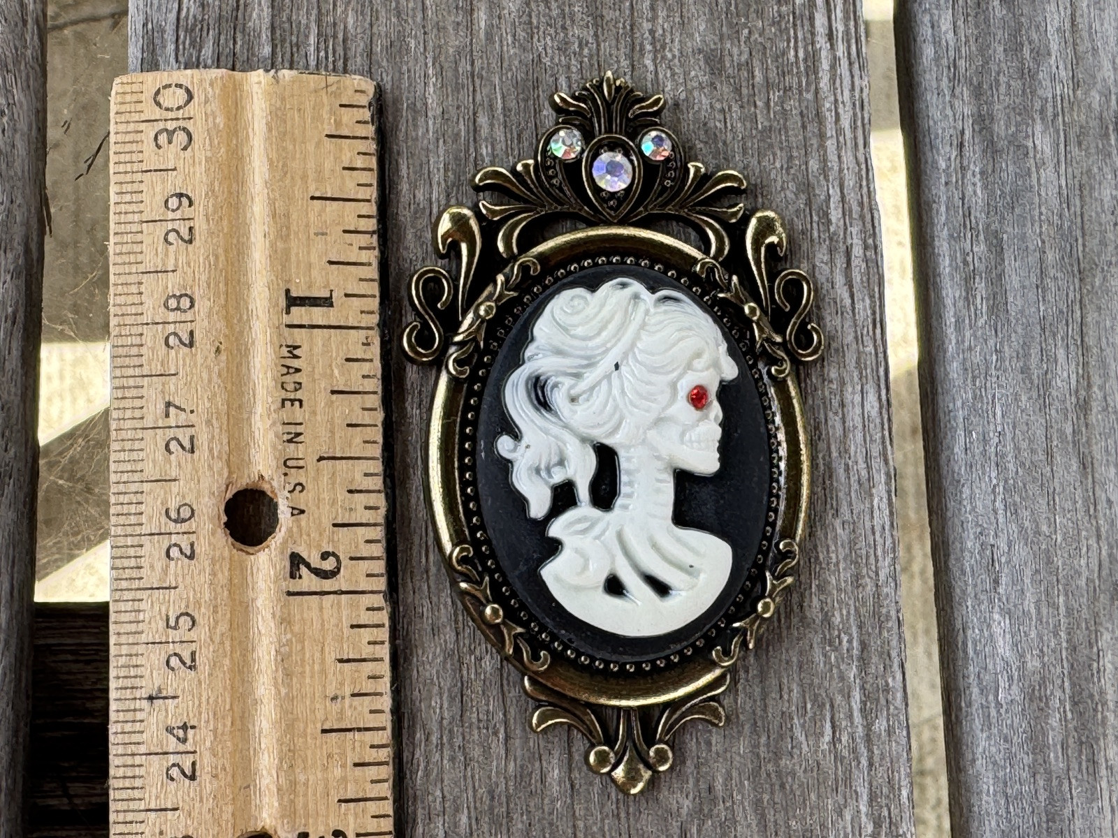 Skeleton cameo-off White