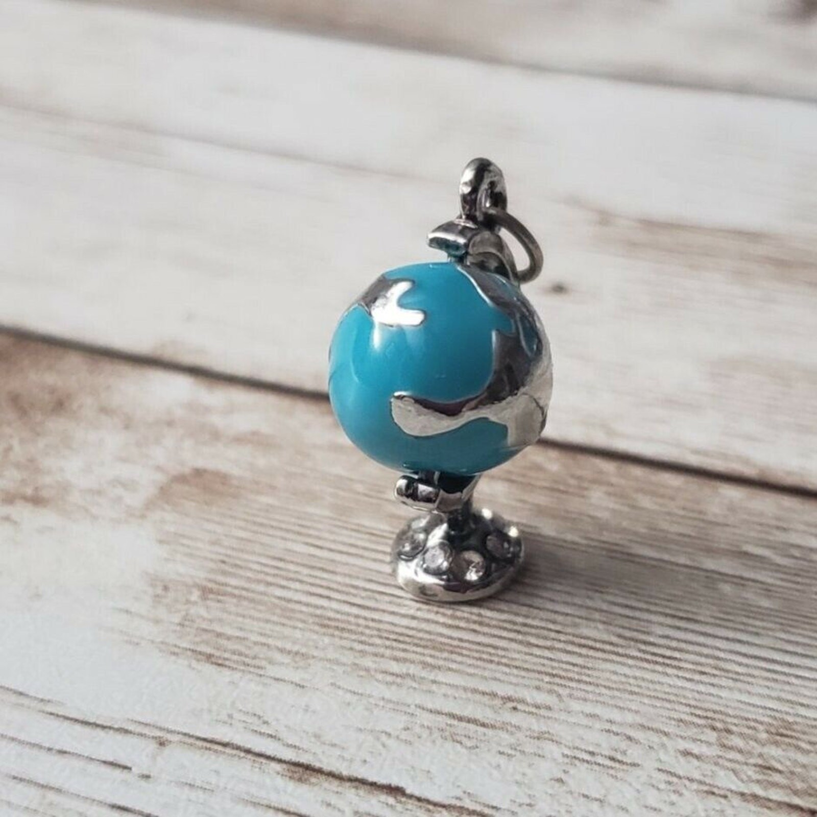 Vintage Pendant – 3D World/Globe – No Chain Included