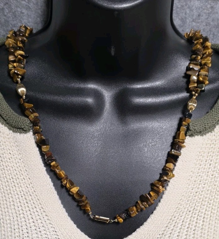 Inlaid Shell Parrot, Tigers Eye nugget bead necklace and bracelet set.