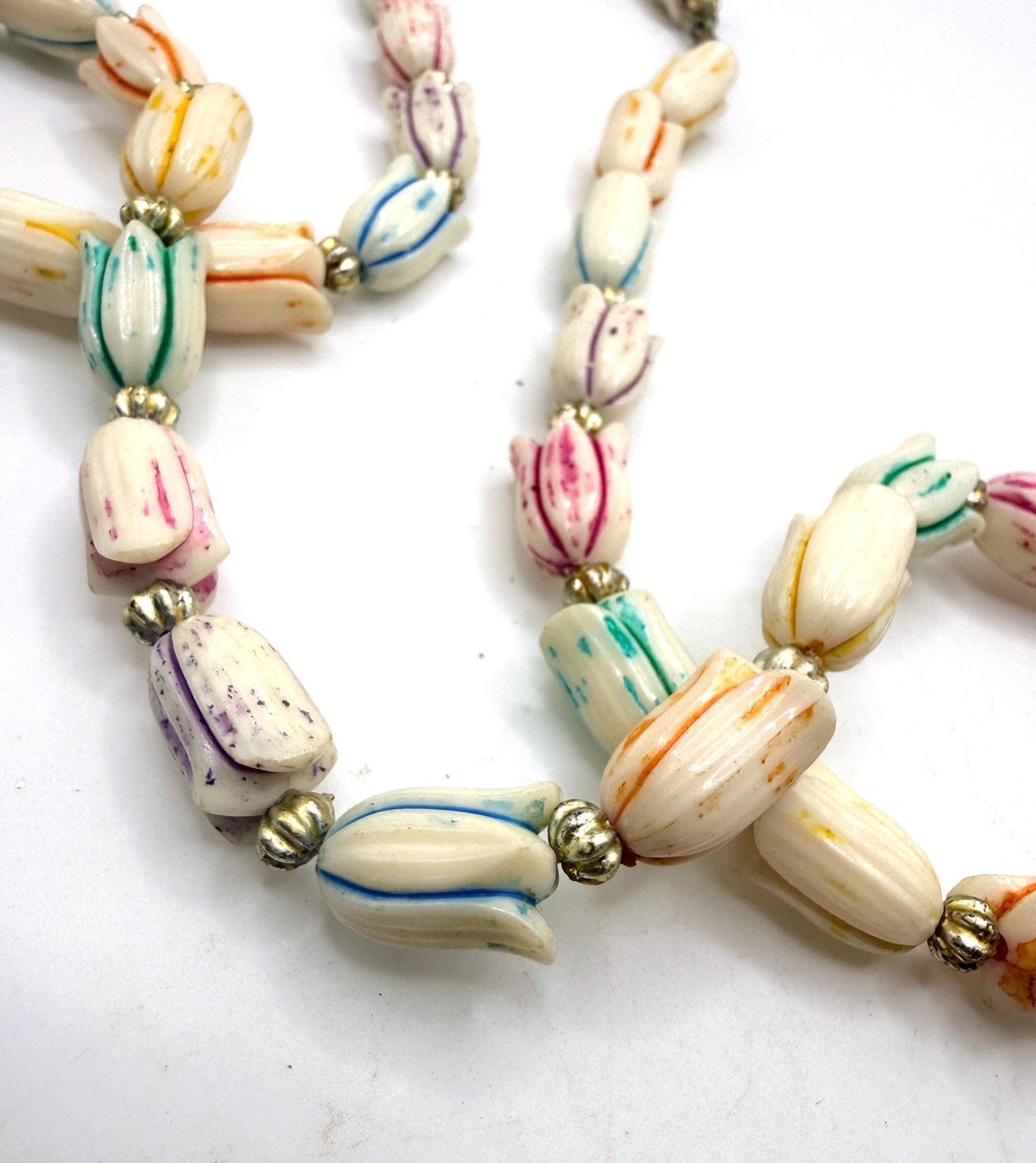 Vintage colorful textured off white acrylic tulip beaded necklace