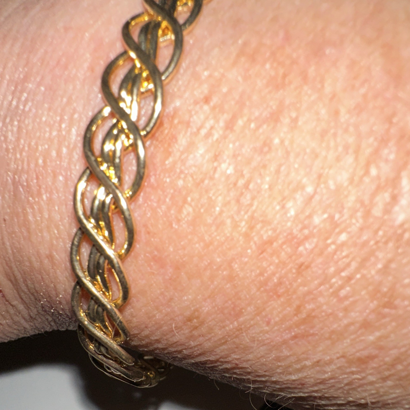 Vintage Minimalist Gold Tone Openwork Filigree Scroll Wave Bangle Bracelet