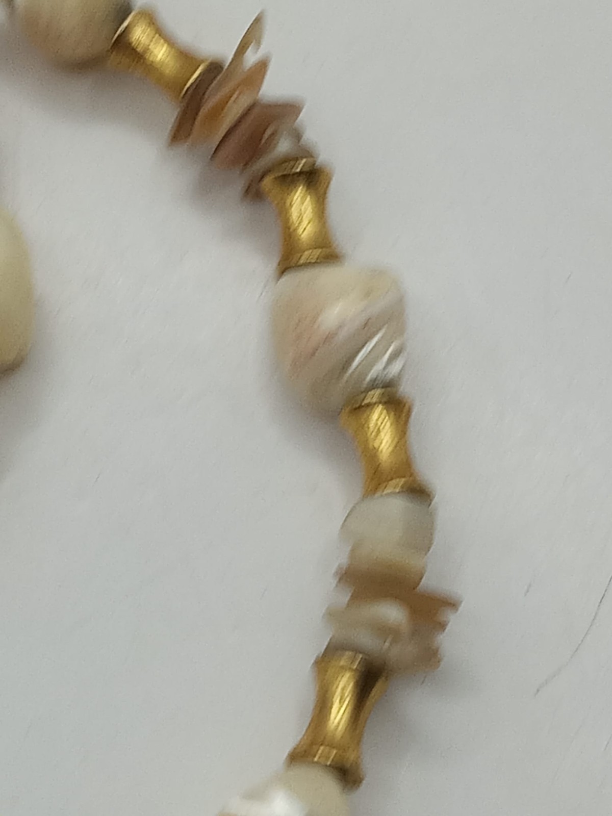 Natural Mother Pearl Shell Chunky Statement Necklace 45cm 50g Brass Accent Art