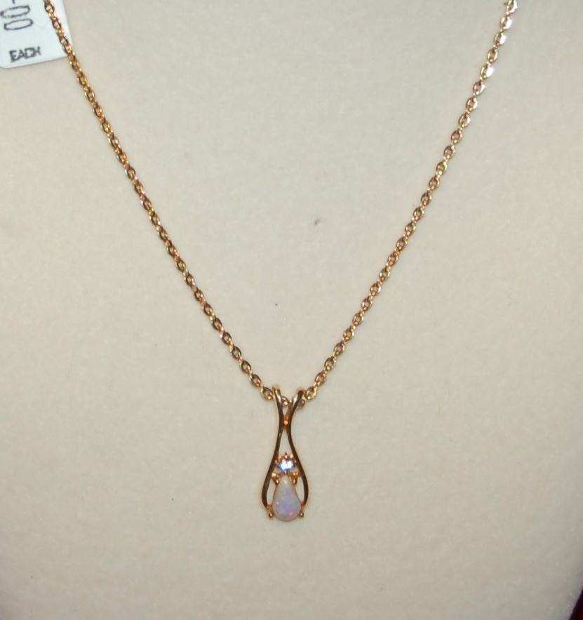 VINTAGE Jewellery Necklace Avon Teardrop Fire Glow Chain