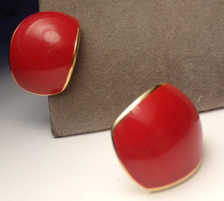 VTG 1980’S NAPIER RICH RED ENAMEL GOLD TONE ADJUSTABLE CLIP-ON CLIP EARRINGS 1″