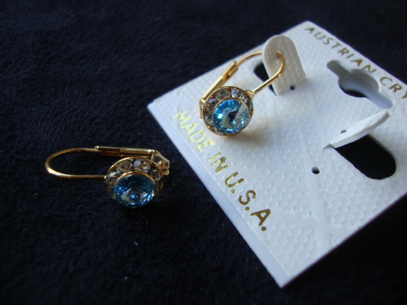 VINTAGE AUSTRIAN CRYSTAL PETITE SWISS BLUE & CLEAR CLUSTER GOLD TONE EARRINGS