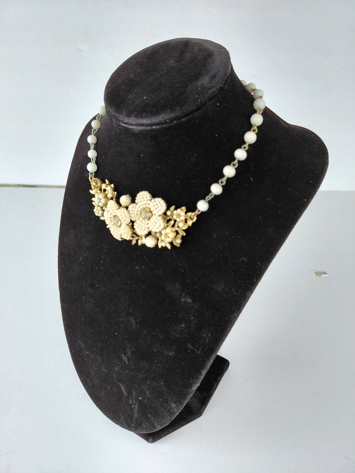 Vintage Necklace Choker Unsigned Gold Tone Tiny Flowers Faux Seed Pearls 17-18″